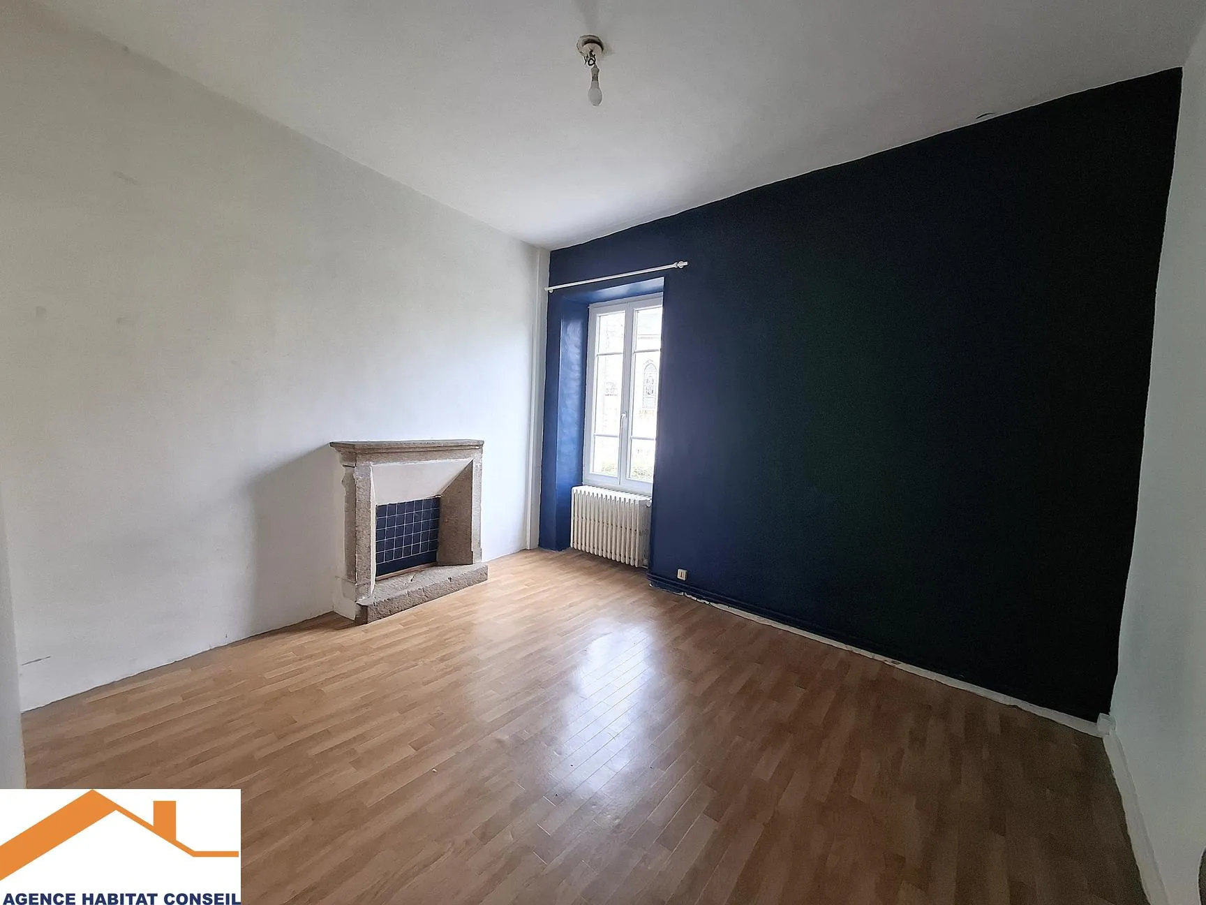 Maison en duplex de 157 m² à Saligny avec potentiel et terrasse en centre bourg 