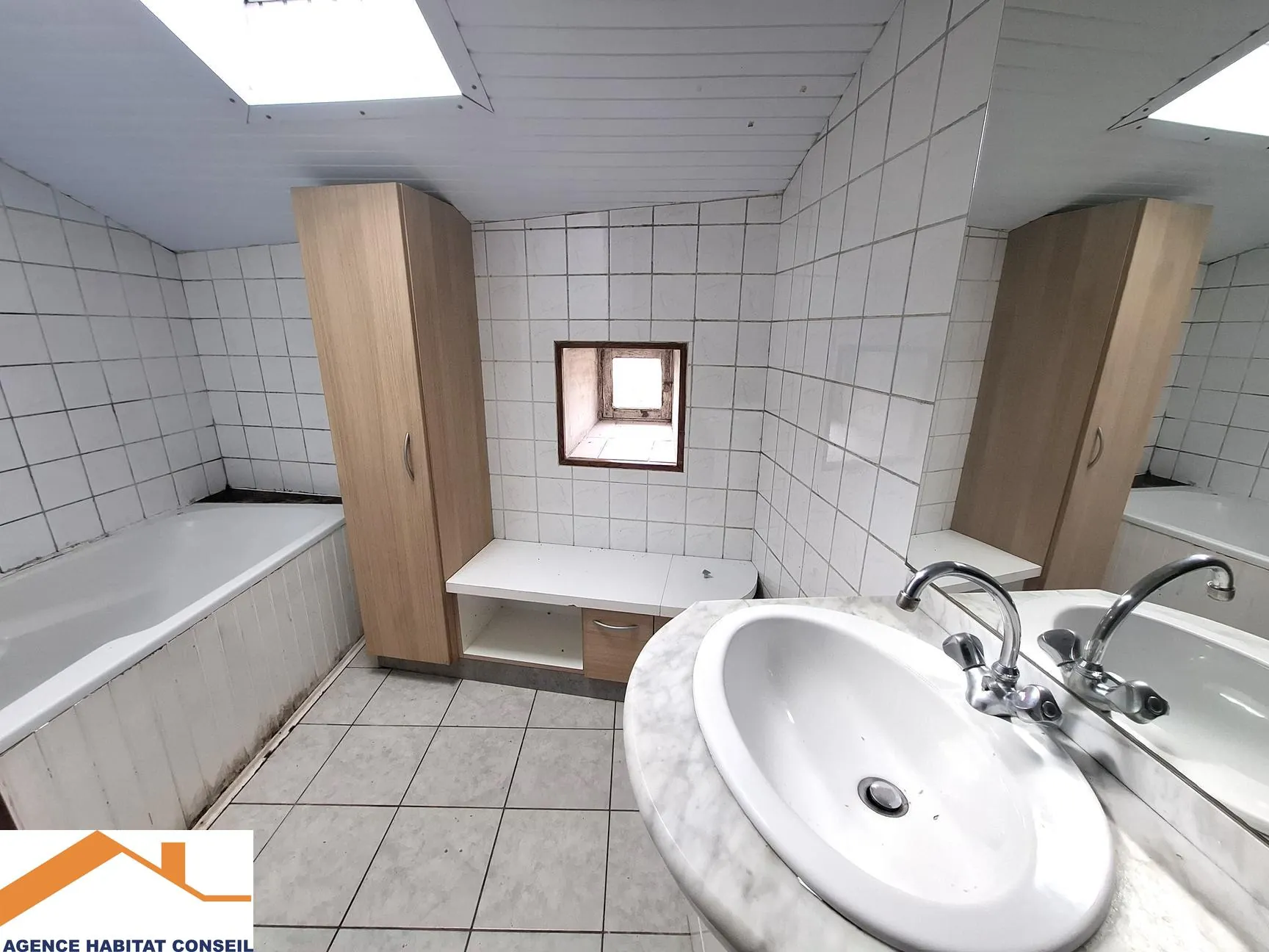 Maison en duplex de 157 m² à Saligny avec potentiel et terrasse en centre bourg 