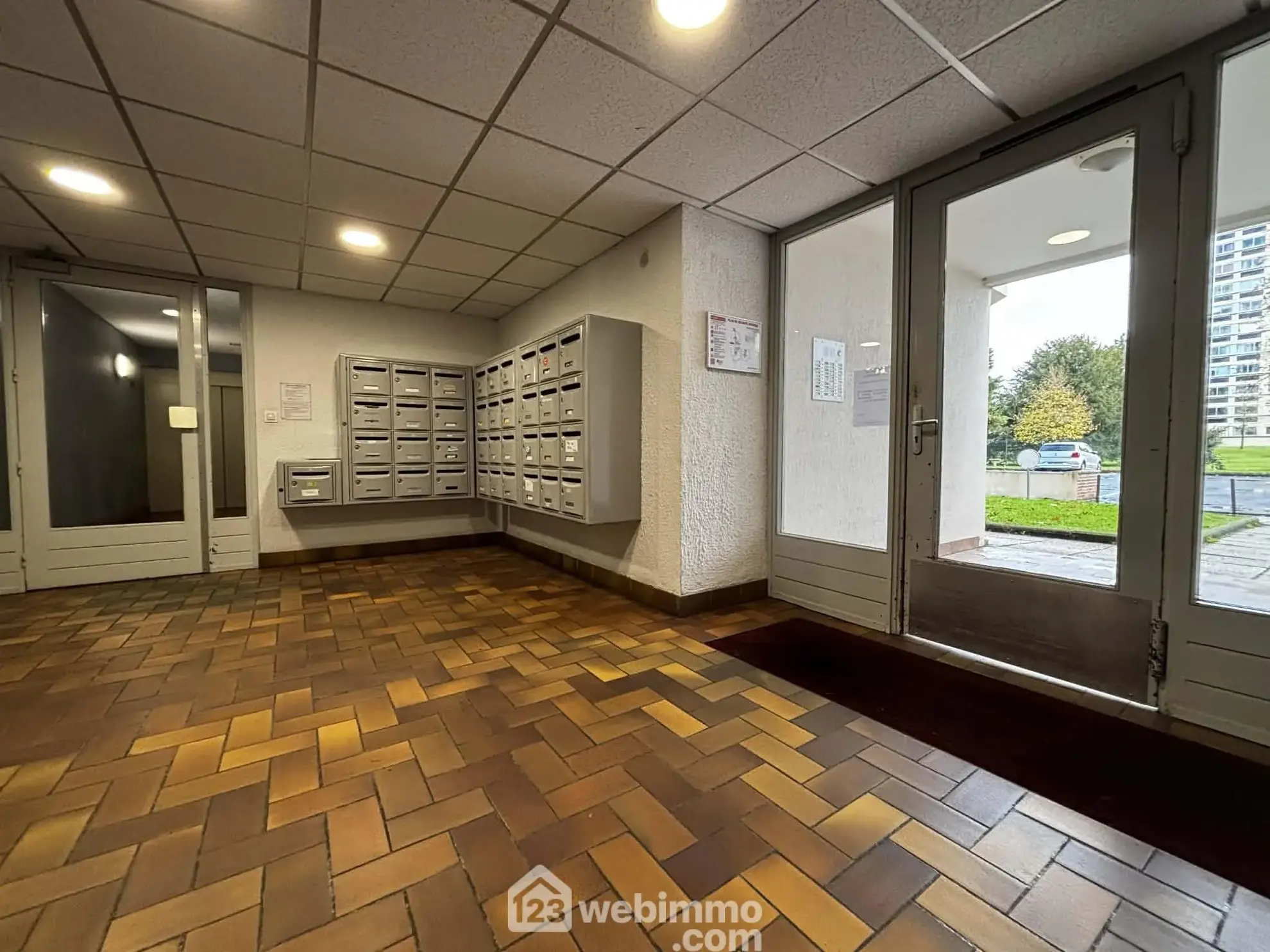 Appartement de 70,7 m² à Châtellerault avec parking et terrasse en vente 