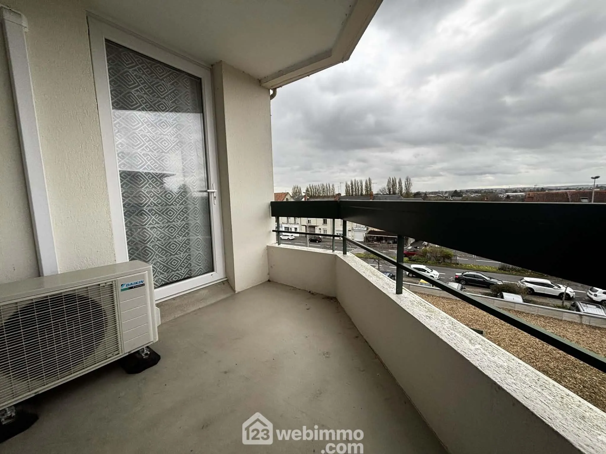 Appartement de 70,7 m² à Châtellerault avec parking et terrasse en vente 