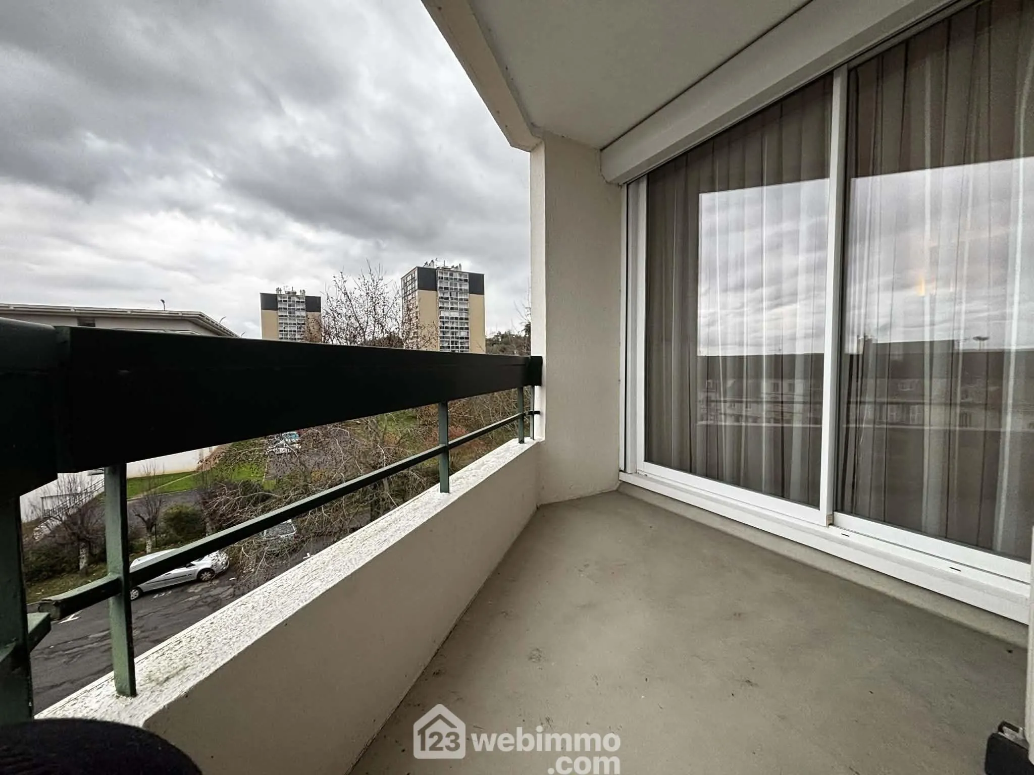 Appartement de 70,7 m² à Châtellerault avec parking et terrasse en vente 