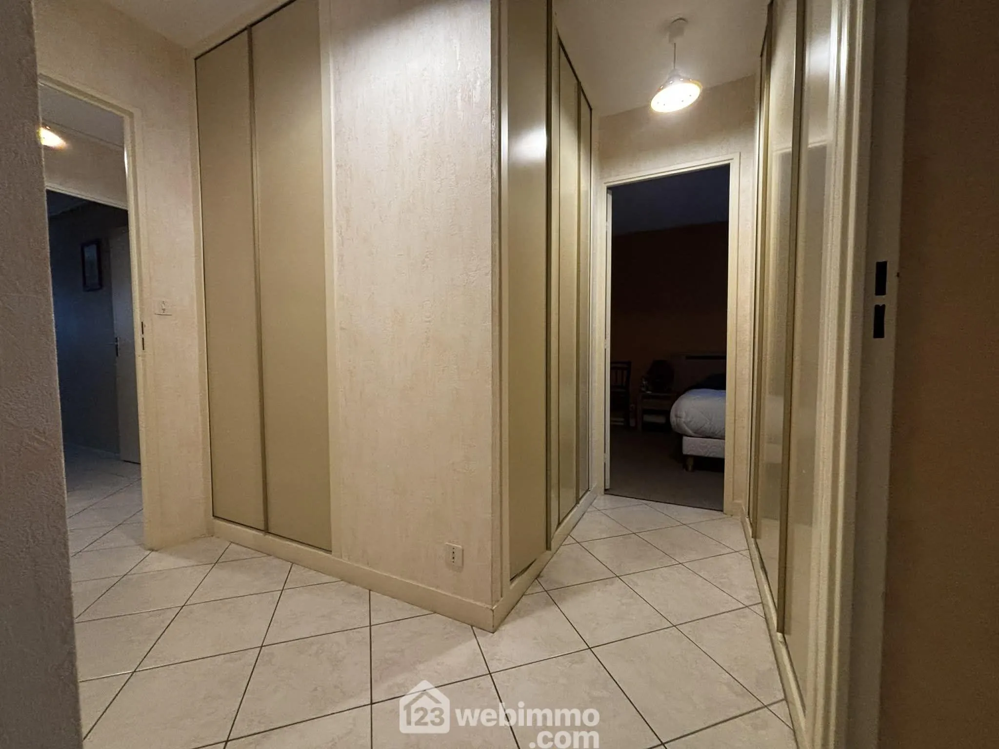 Appartement de 70,7 m² à Châtellerault avec parking et terrasse en vente 