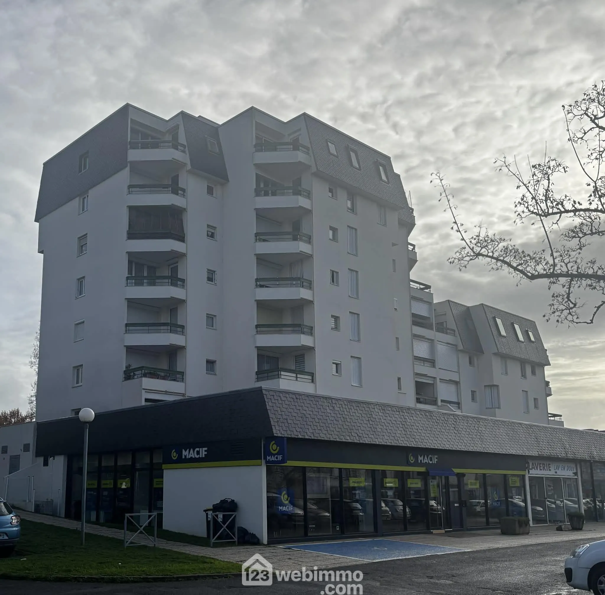Appartement de 70,7 m² à Châtellerault avec parking et terrasse en vente 
