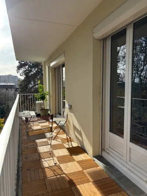 Appartement lumineux de 112 m² avec 4 chambres et balcon à Gleizé 