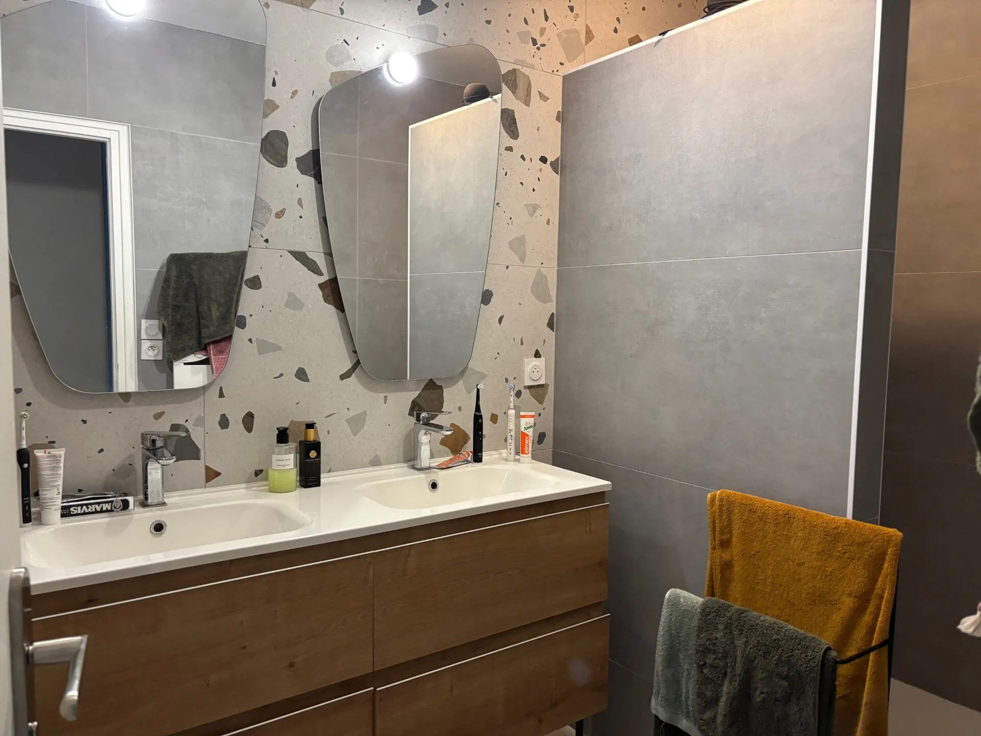 Appartement lumineux de 112 m² avec 4 chambres et balcon à Gleizé 