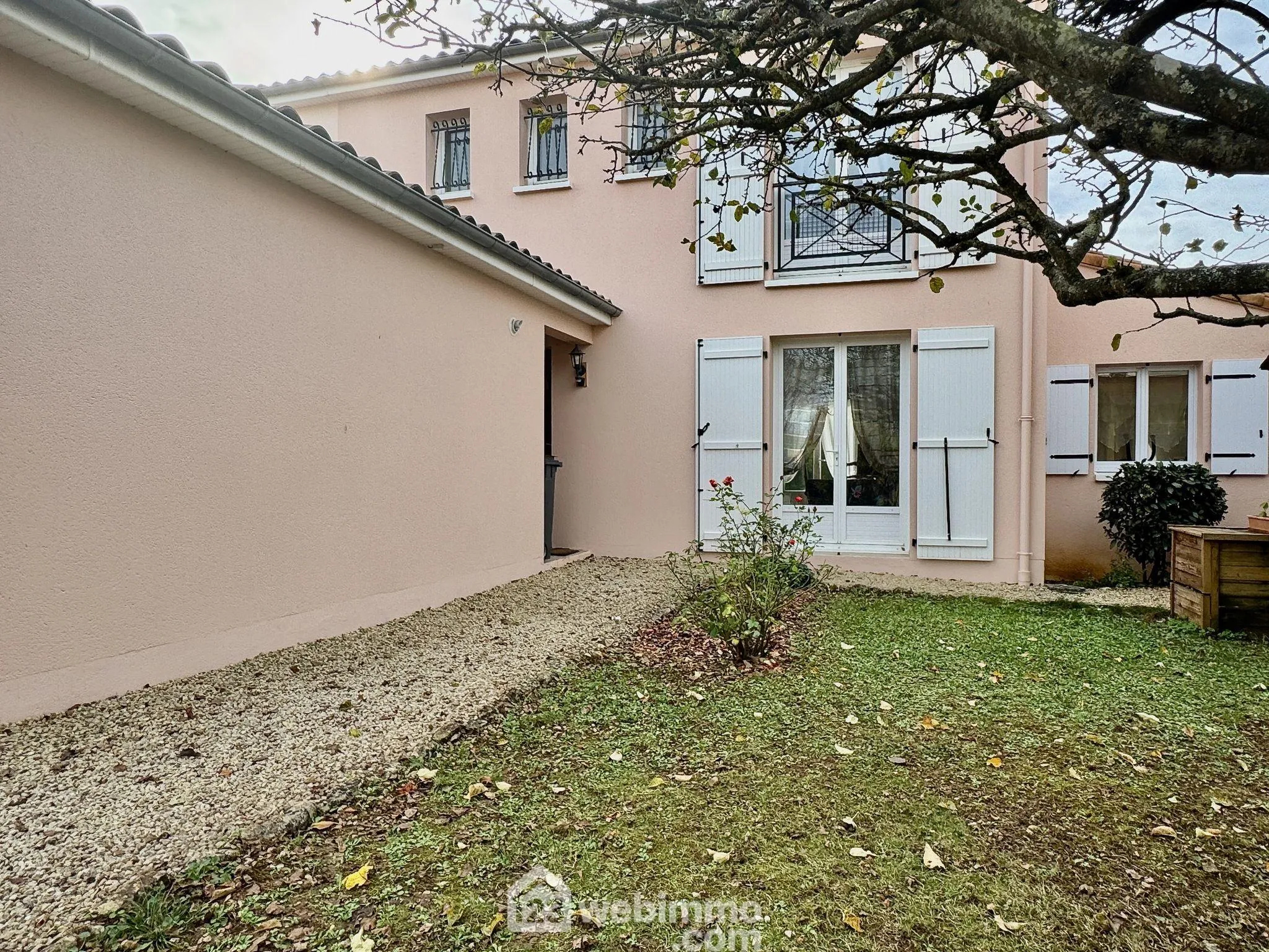 Maison à Buxerolles avec 4 chambres, jardin et garage - 102 m²