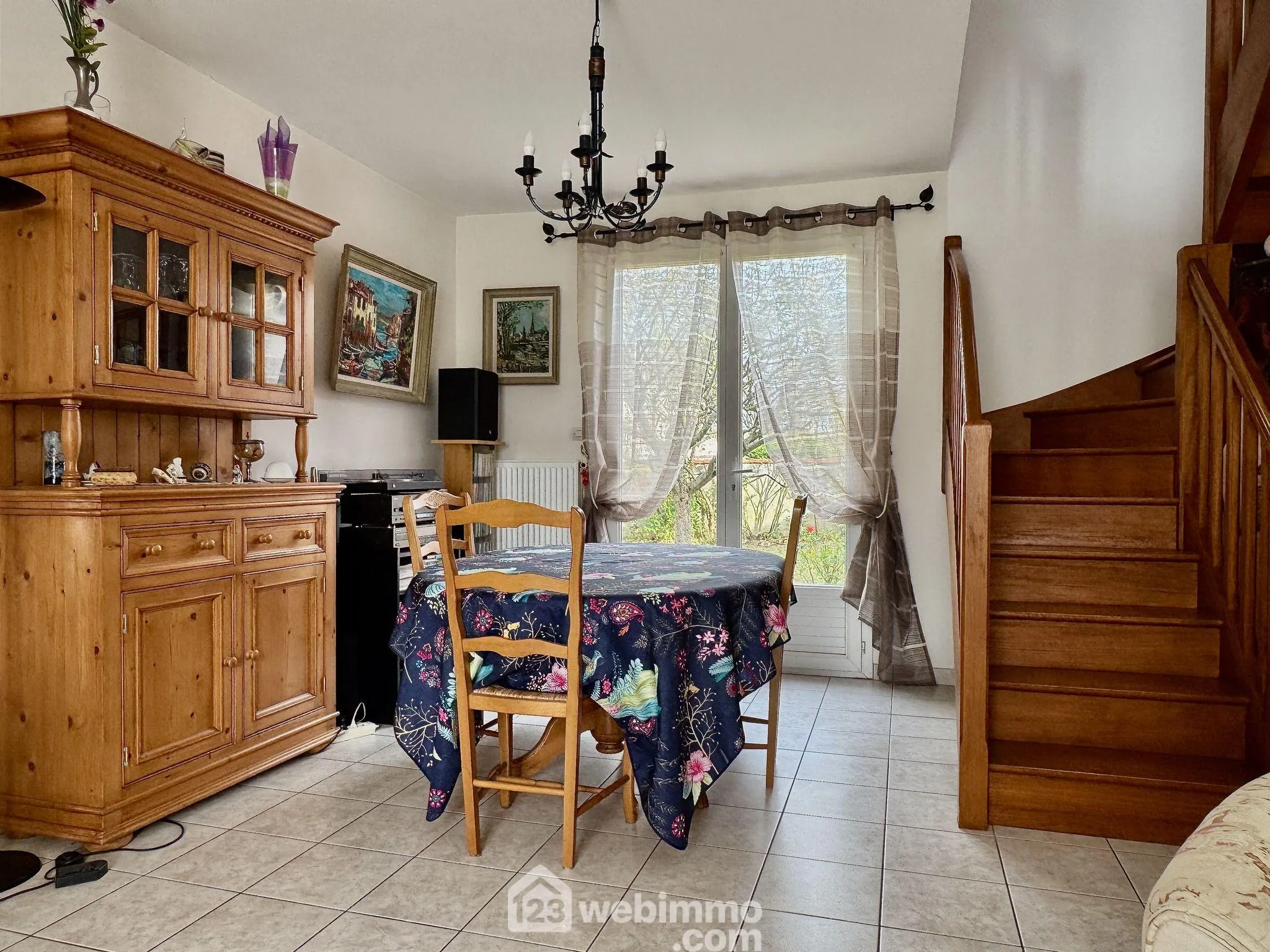 Maison à Buxerolles avec 4 chambres, jardin et garage - 102 m² 