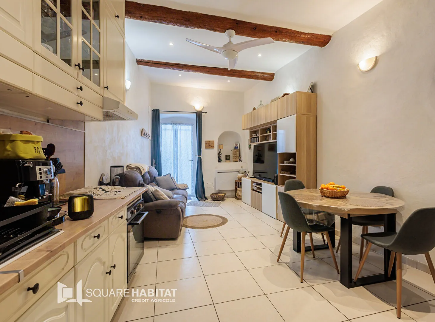 Maison de village rénovée à Senas – 73 m², 2 chambres, charme et confort