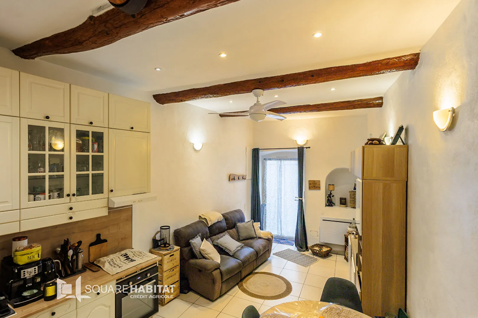 Maison de village rénovée à Senas – 73 m², 2 chambres, charme et confort 