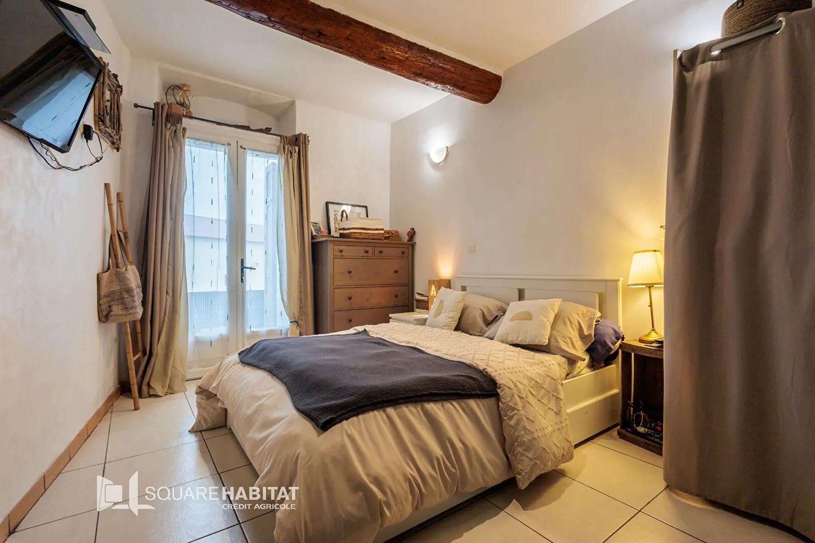 Maison de village rénovée à Senas – 73 m², 2 chambres, charme et confort 