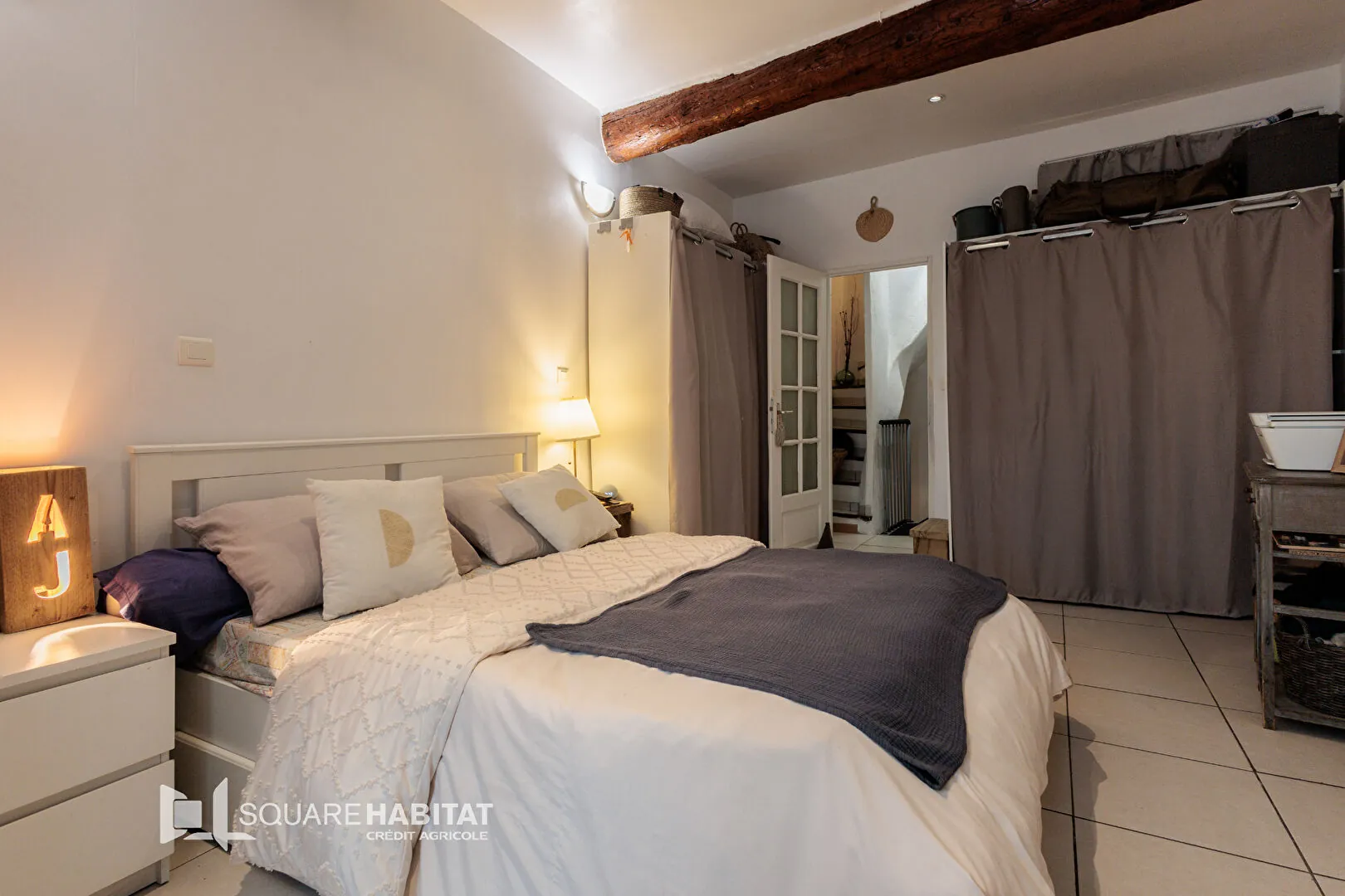 Maison de village rénovée à Senas – 73 m², 2 chambres, charme et confort 