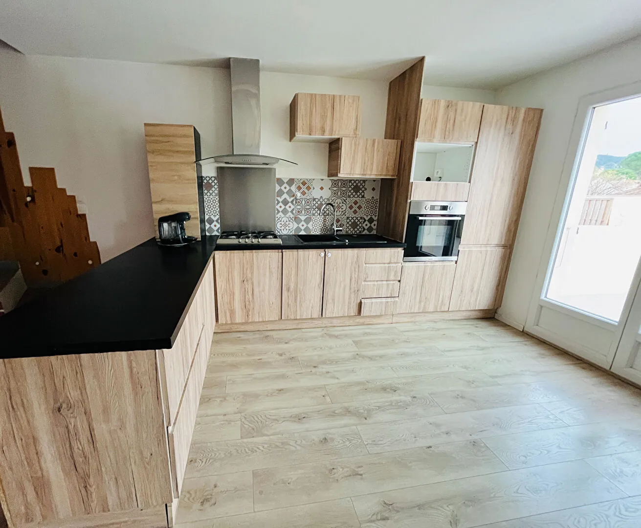 Belle villa récente avec piscine, jardin et 3 chambres à Charleval 