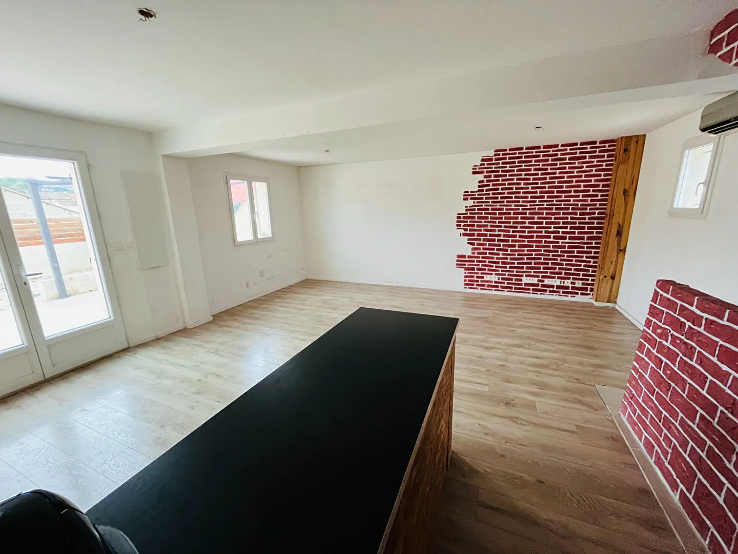 Belle villa récente avec piscine, jardin et 3 chambres à Charleval 