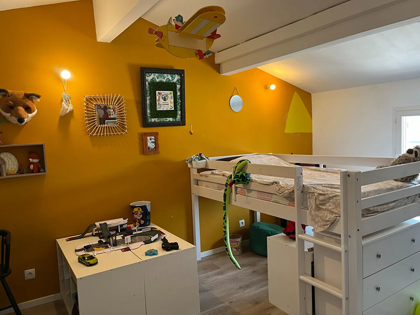 Belle villa récente avec piscine, jardin et 3 chambres à Charleval 