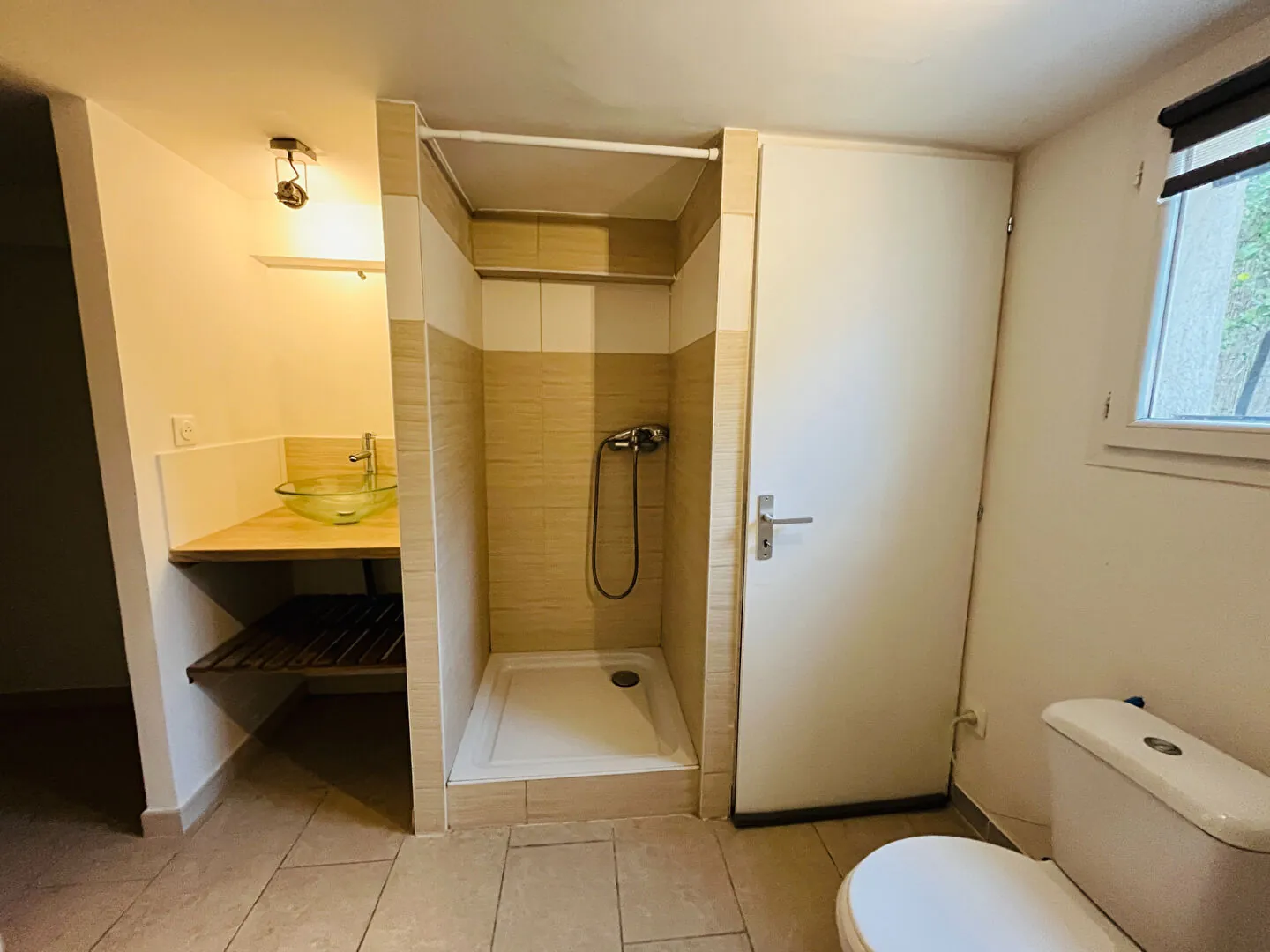 Belle villa récente avec piscine, jardin et 3 chambres à Charleval 