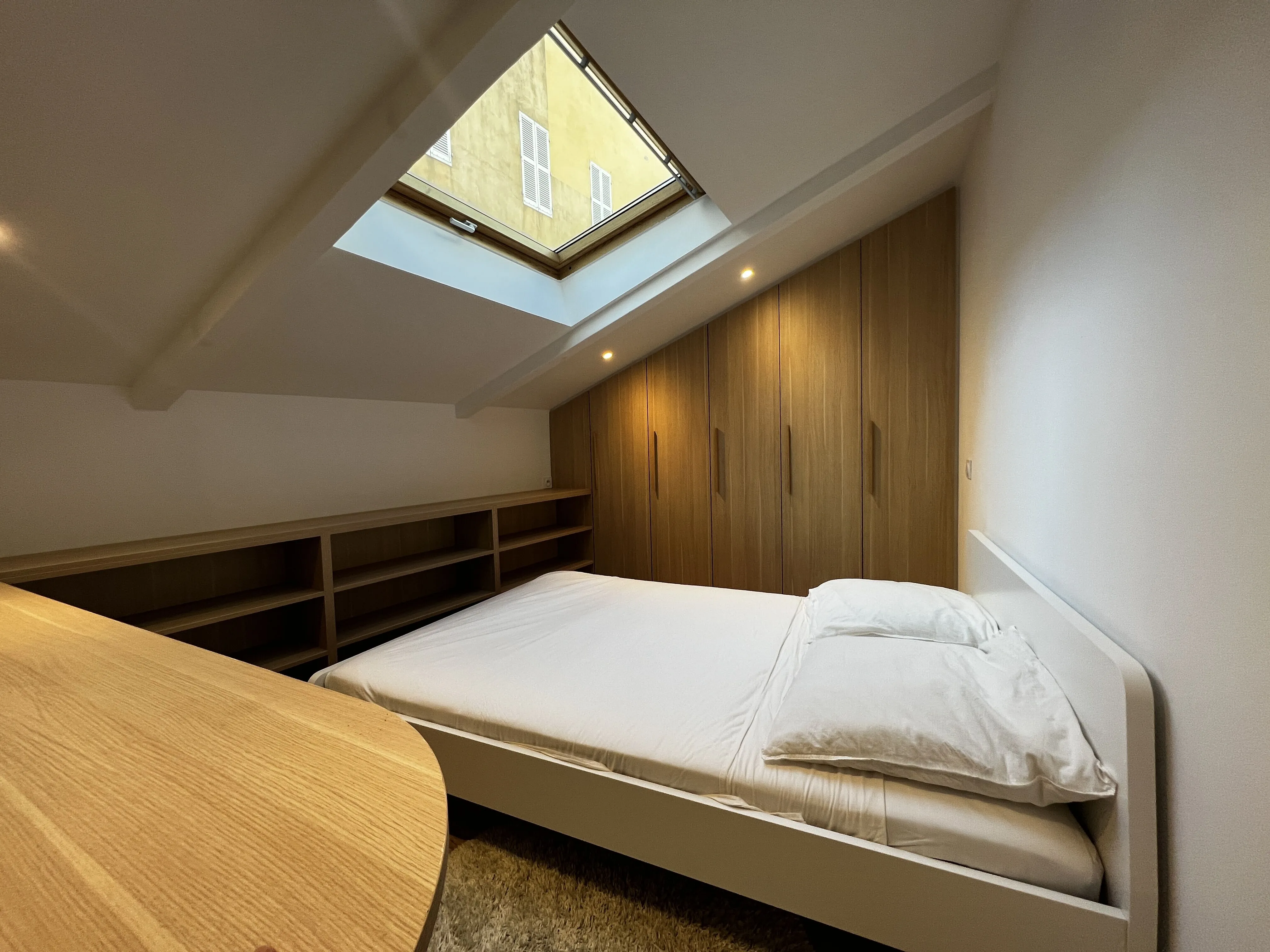 Loft de 30 m² avec mezzanine et parking à Marseille 6e, idéal investissement 