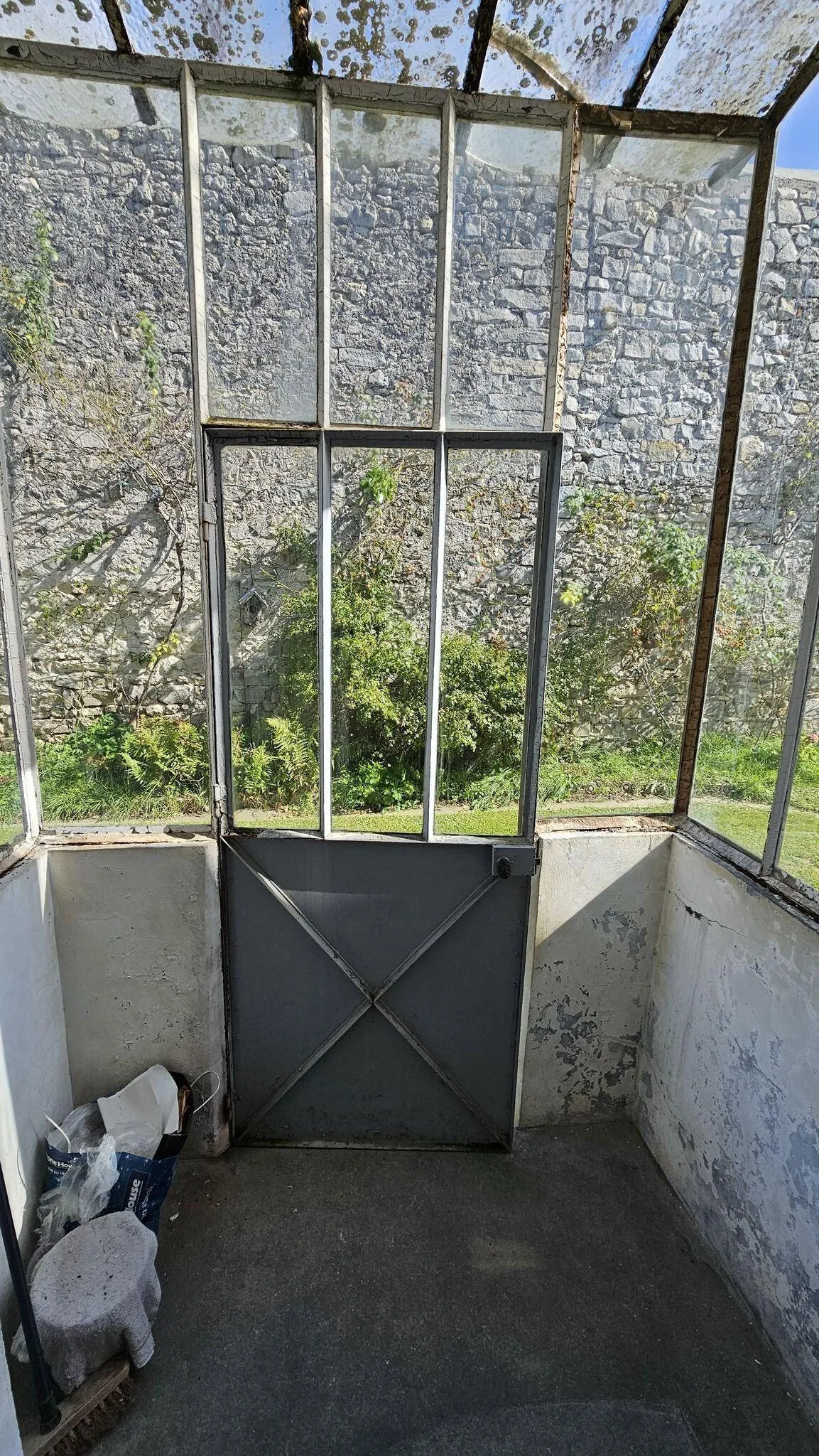 Maison en pierre à rénover de 90m² avec dépendances à La Ferté-Alais 