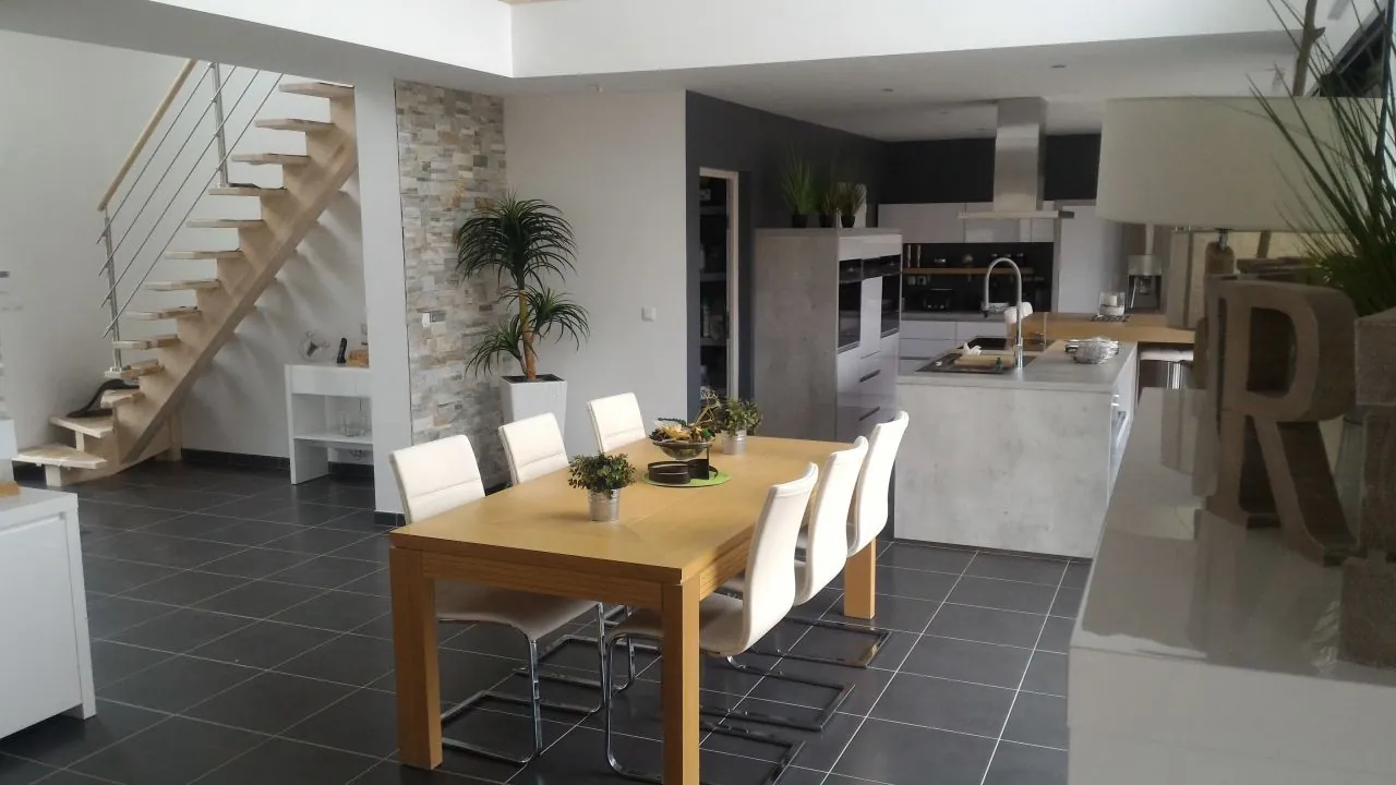 Maison familiale moderne avec 4 chambres à Auneuil – Confort et économies d’énergie 