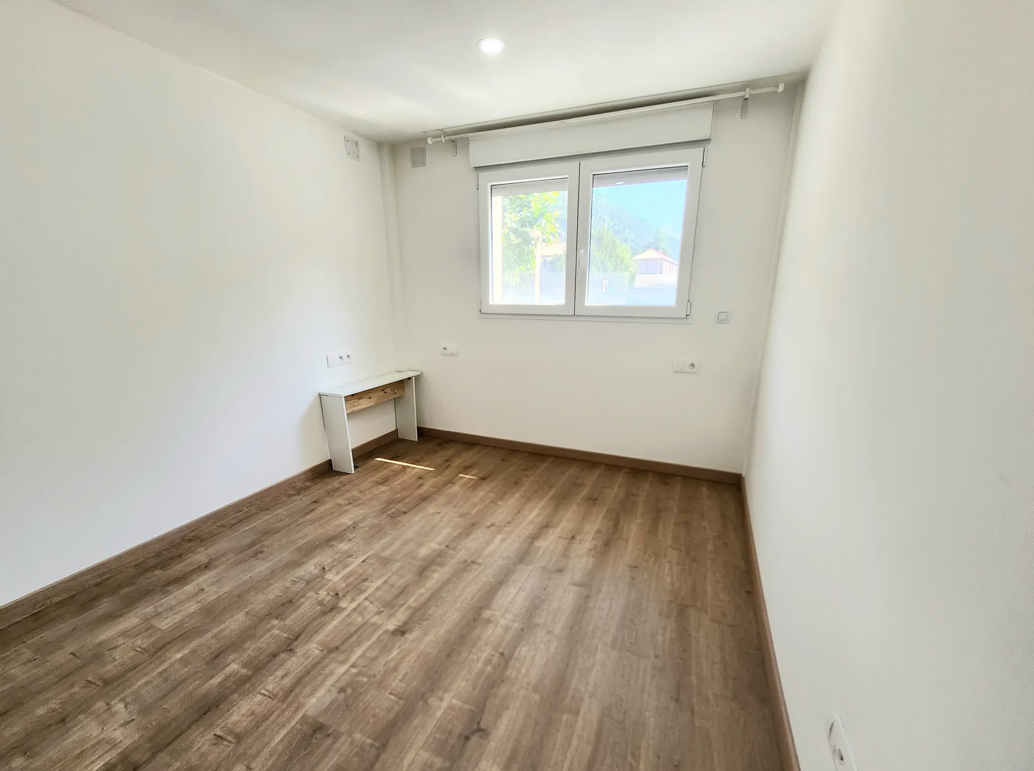 Appartement duplex inversé de type 4 à Digne-les-Bains, centre-ville, terrasse et garage 