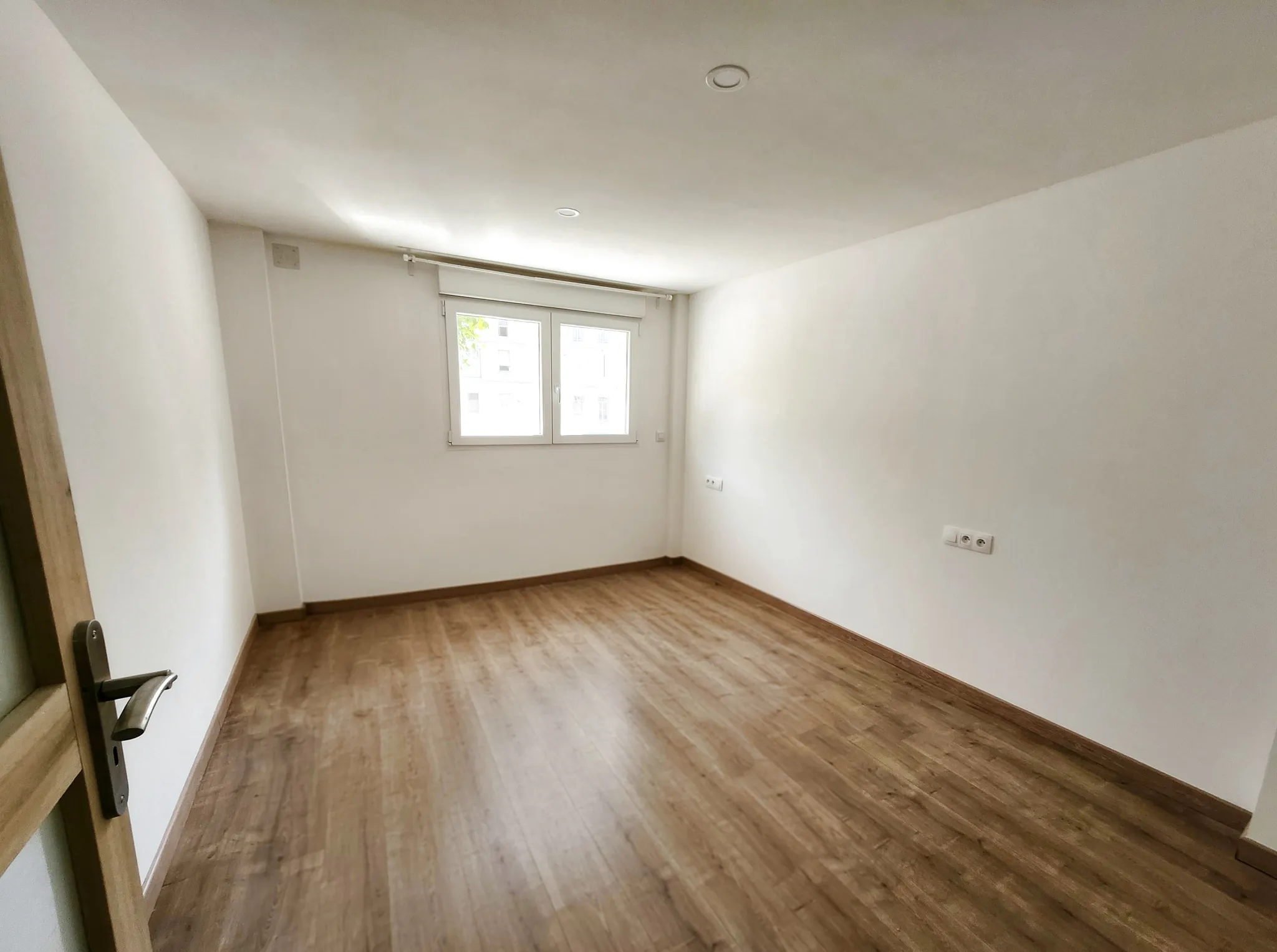 Appartement duplex inversé de type 4 à Digne-les-Bains, centre-ville, terrasse et garage 