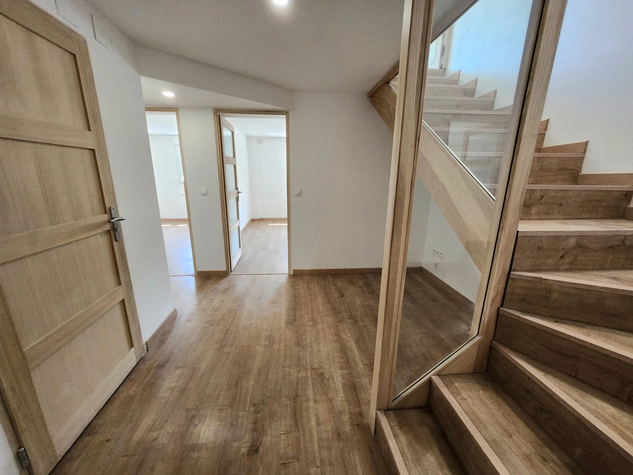 Appartement duplex inversé de type 4 à Digne-les-Bains, centre-ville, terrasse et garage 