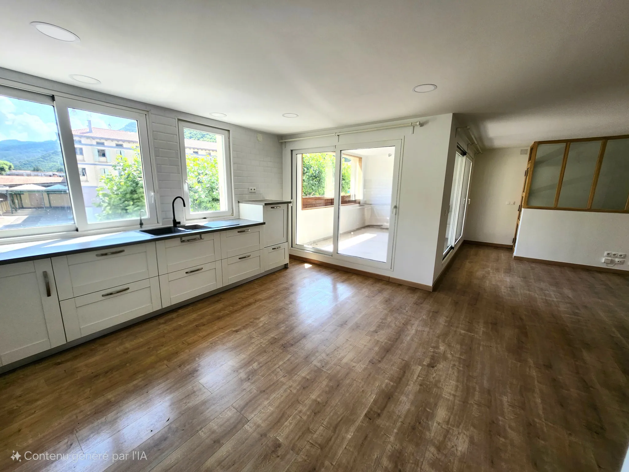 Appartement duplex inversé de type 4 à Digne-les-Bains, centre-ville, terrasse et garage 