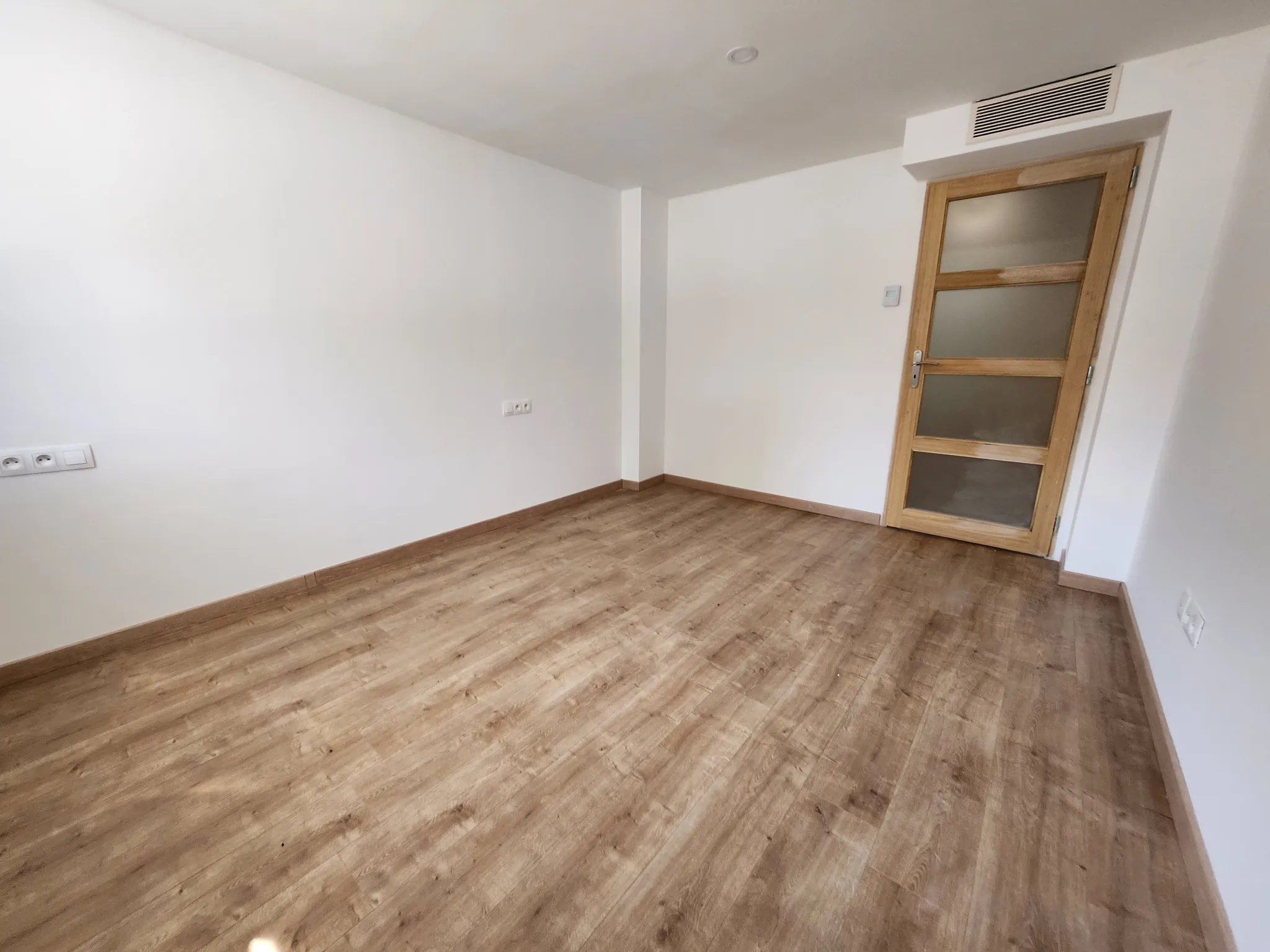 Appartement duplex inversé de type 4 à Digne-les-Bains, centre-ville, terrasse et garage 