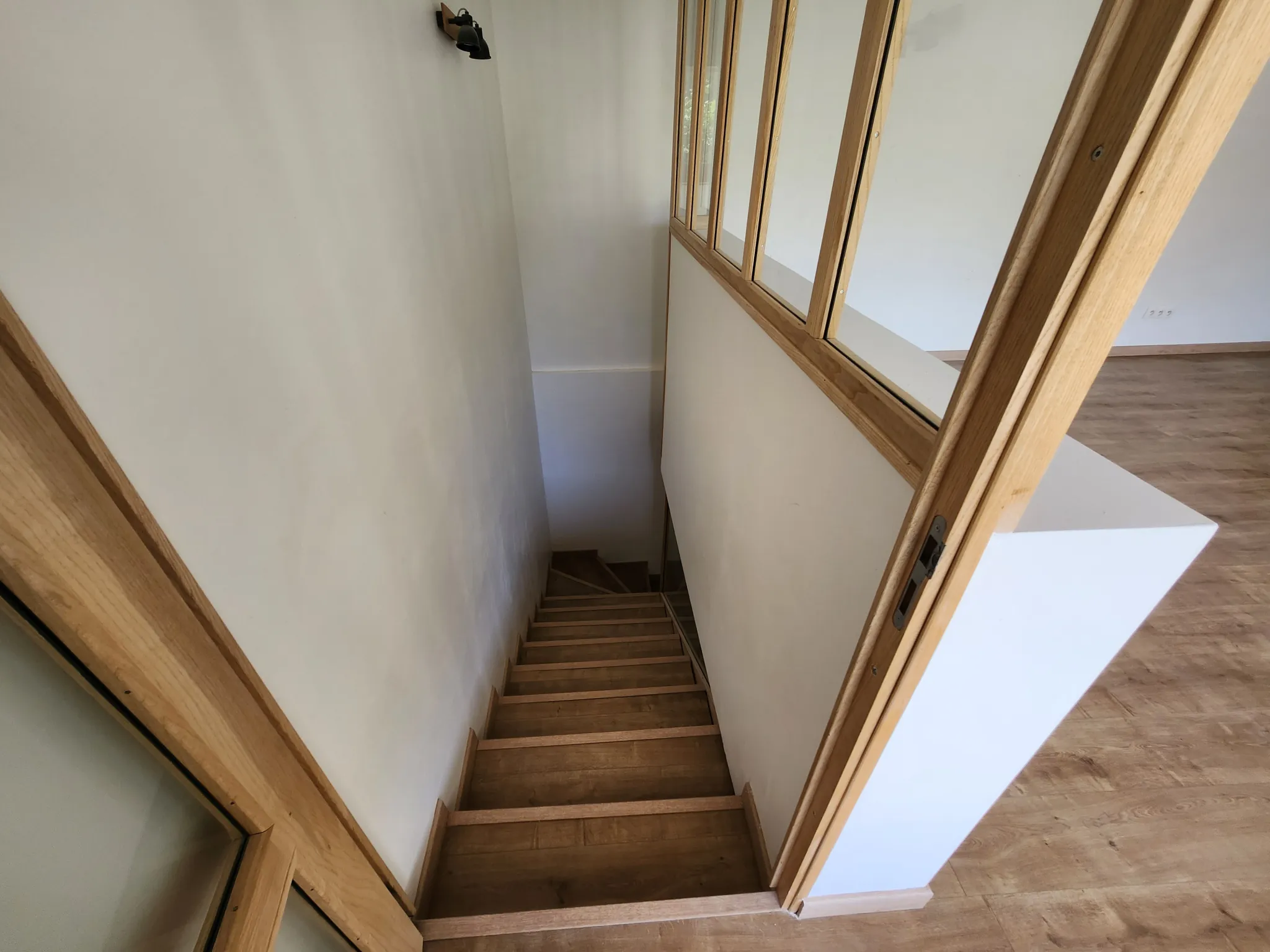 Appartement duplex inversé de type 4 à Digne-les-Bains, centre-ville, terrasse et garage 