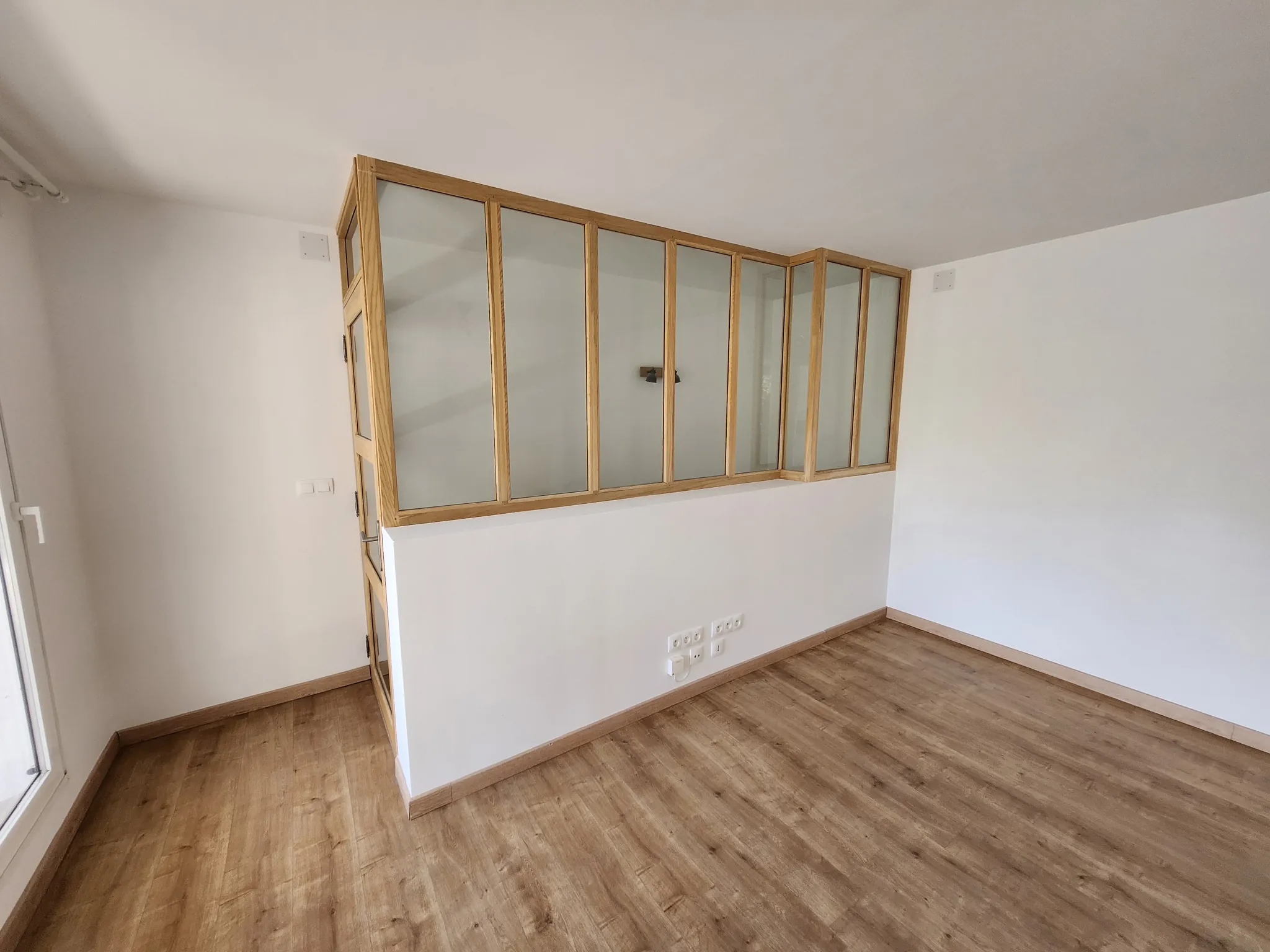 Appartement duplex inversé de type 4 à Digne-les-Bains, centre-ville, terrasse et garage 