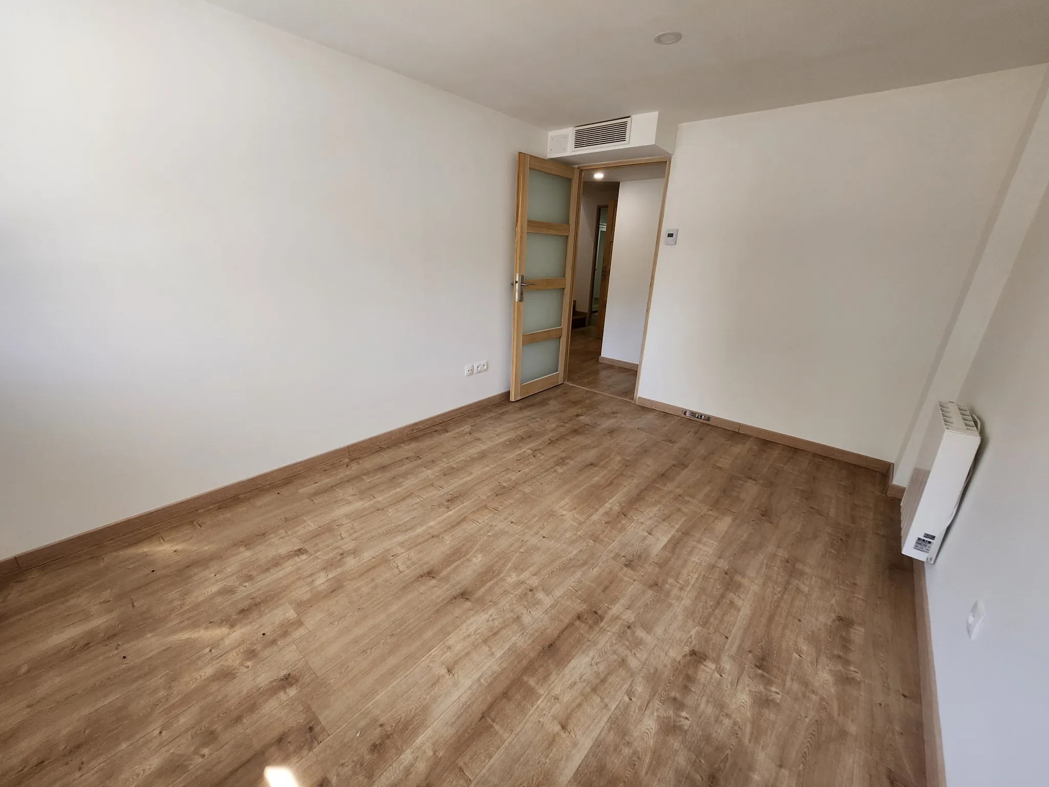 Appartement duplex inversé de type 4 à Digne-les-Bains, centre-ville, terrasse et garage 