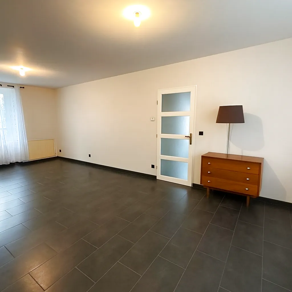 Maison avec dépendances et garages à Angerville – Opportunité rare dans l’Eure-et-Loir 