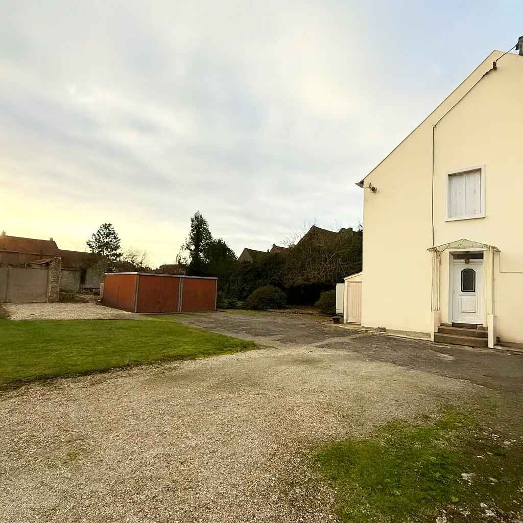 Maison avec dépendances et garages à Angerville – Opportunité rare dans l’Eure-et-Loir