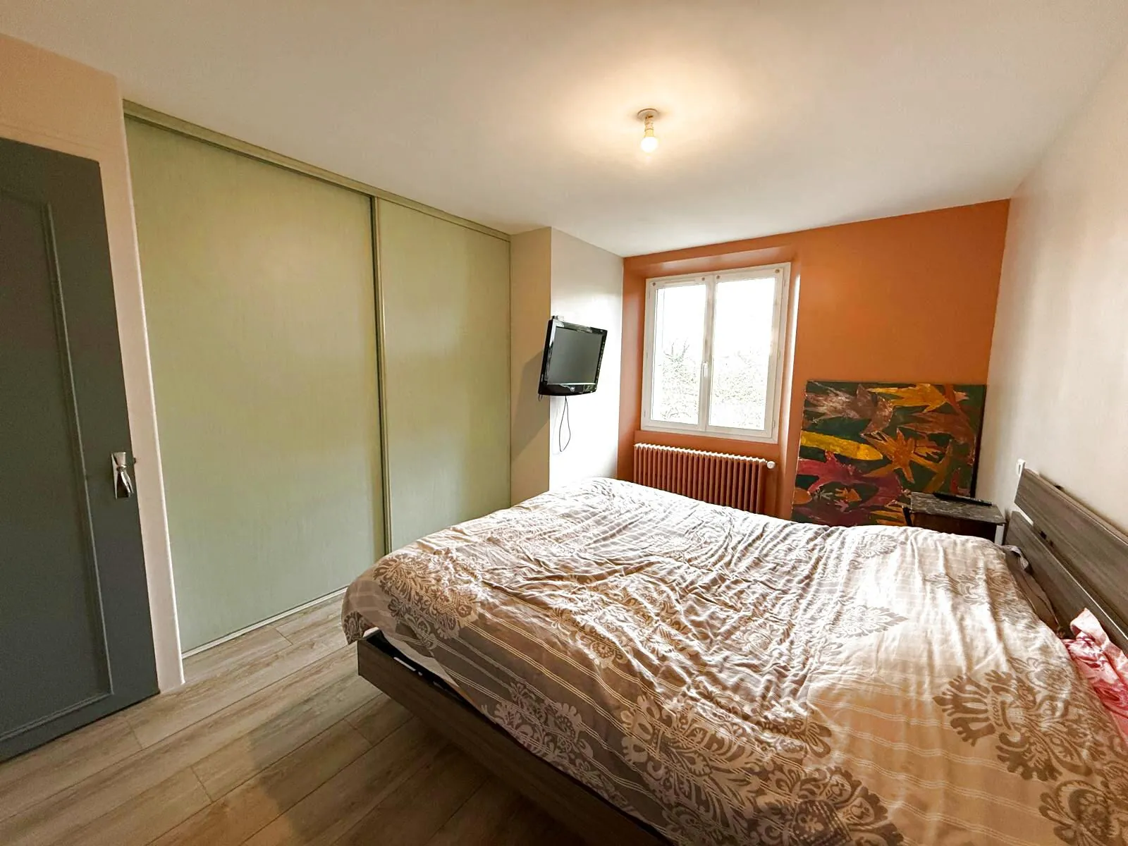 Maison avec dépendances et garages à Angerville – Opportunité rare dans l’Eure-et-Loir 