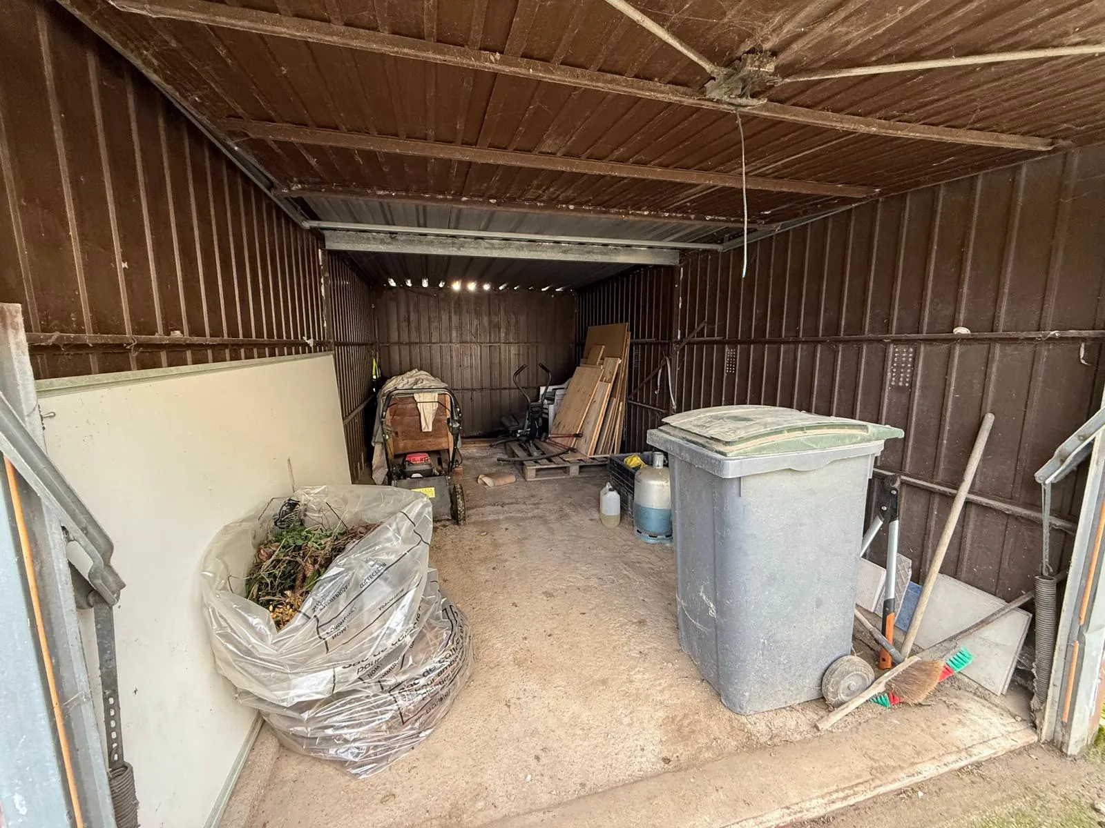 À vendre ensemble immobilier avec maison, dépendances et garages à Baudreville 