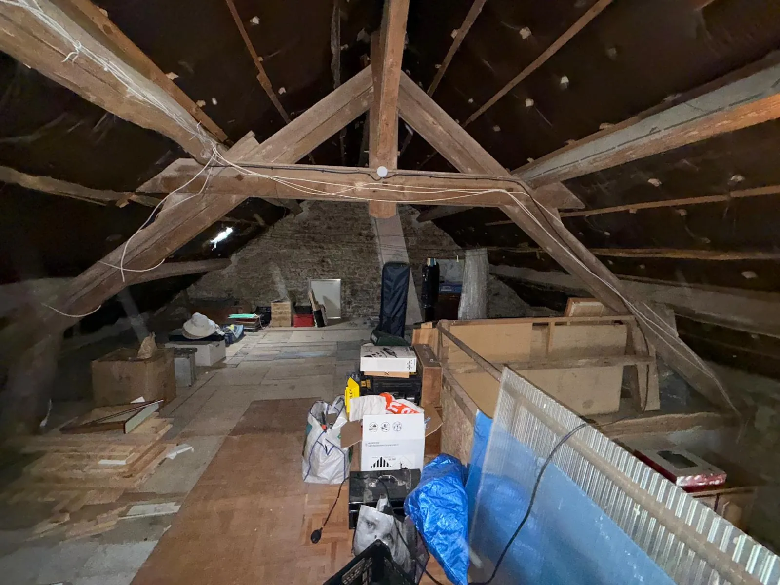 À vendre ensemble immobilier avec maison, dépendances et garages à Baudreville 