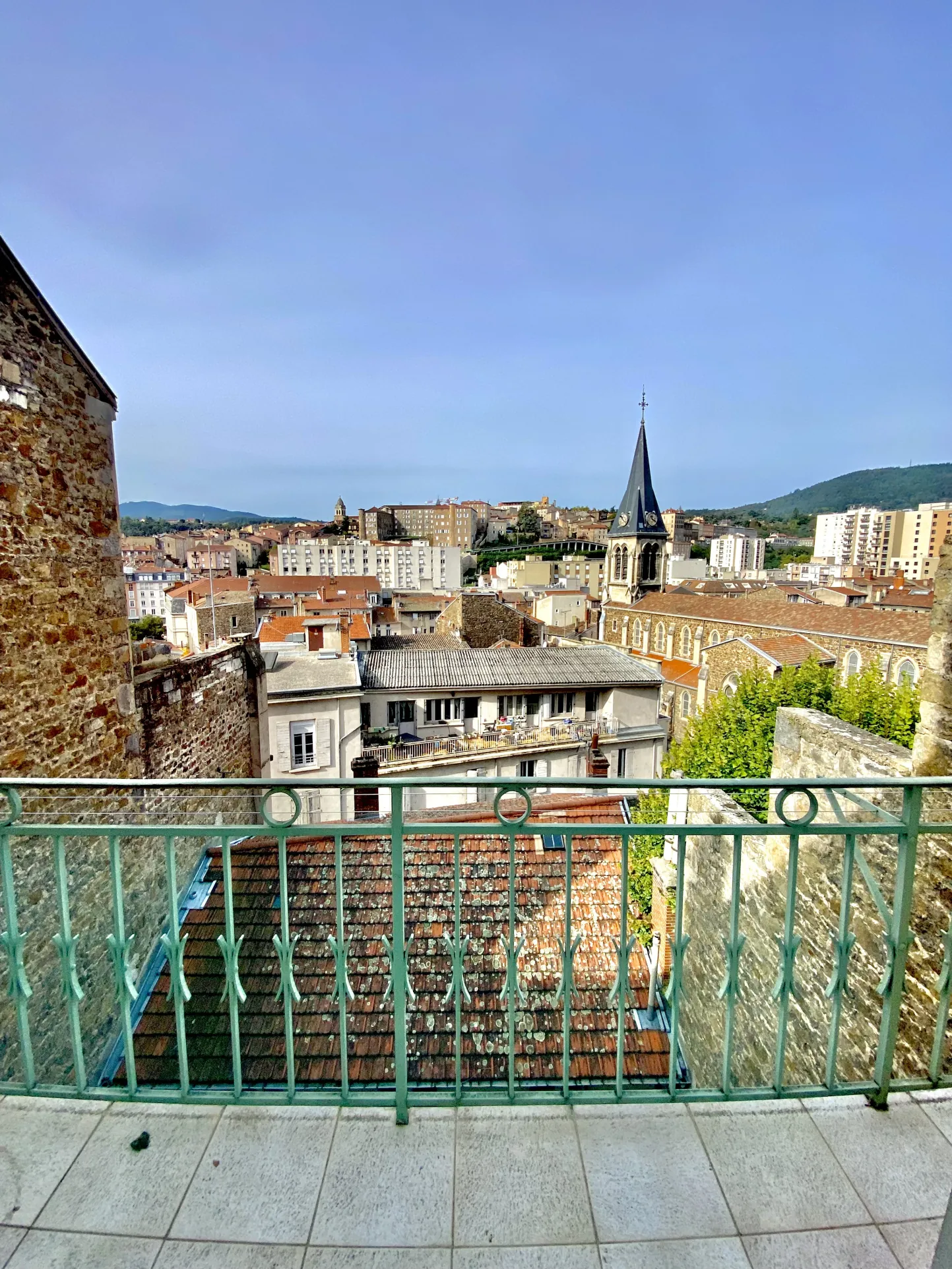 Appartement T3 rénové avec balcons et caves en plein centre d'Annonay 
