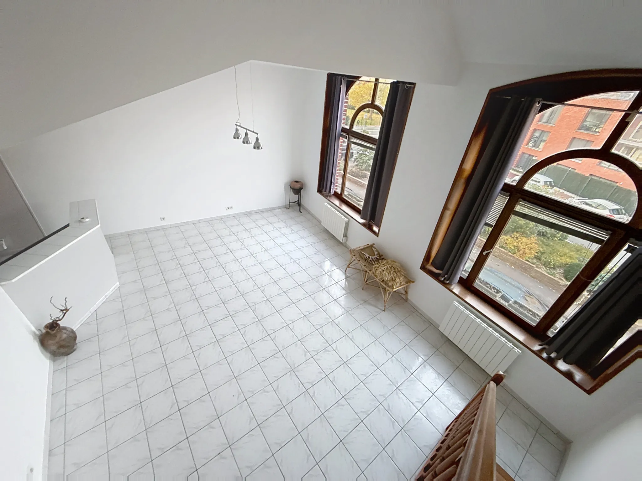 Loft duplex rénové de 77 m² à Tourcoing avec 2 chambres et stationnement 