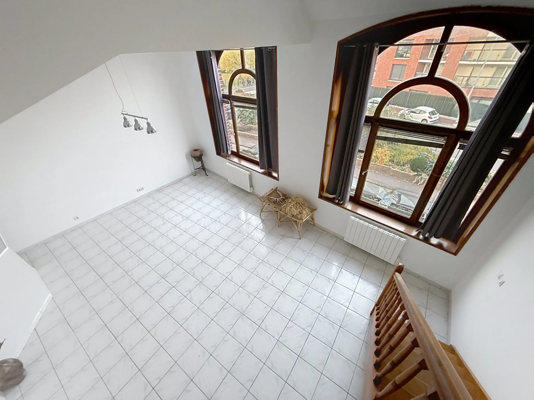 Loft duplex rénové de 77 m² à Tourcoing avec 2 chambres et stationnement 