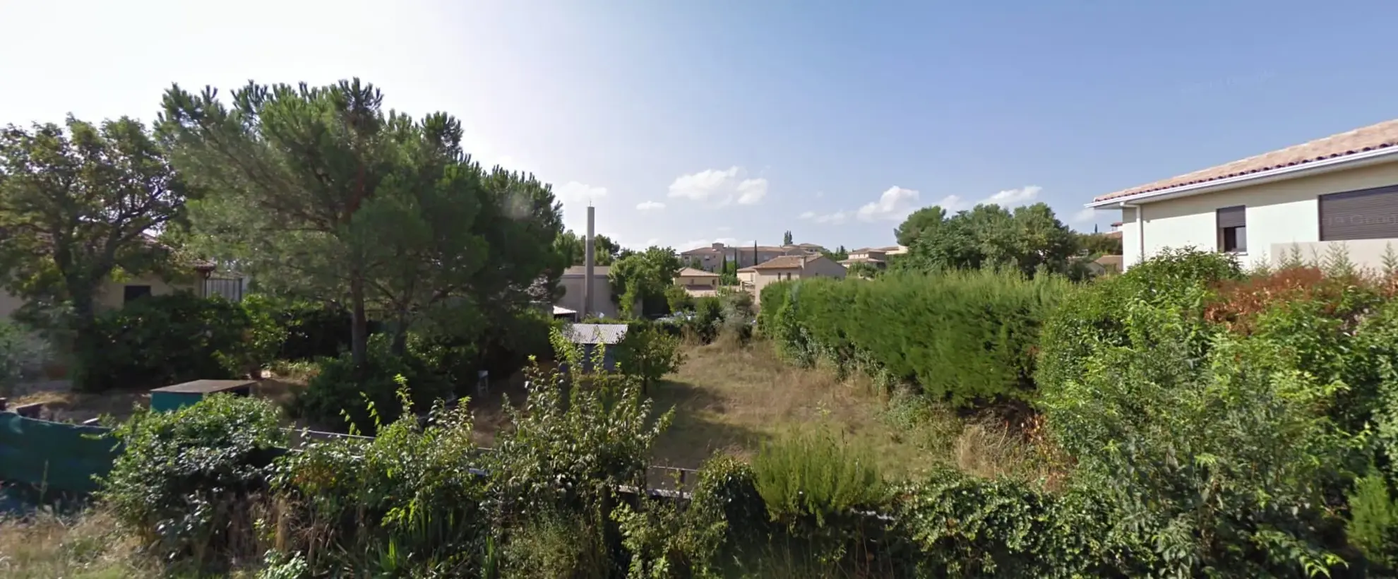 Terrain de 355 m² avec permis pour maison à Aix-en-Provence 