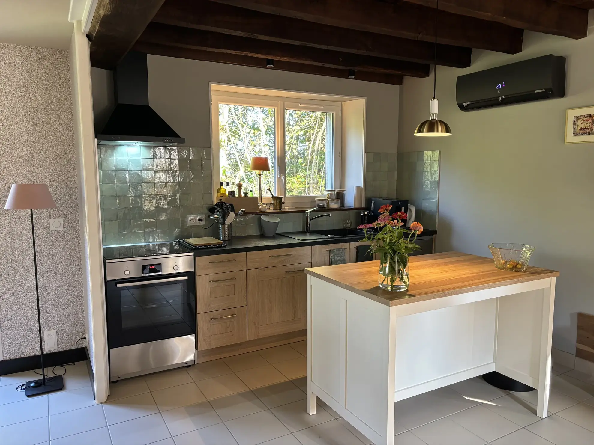 Maison rénovée avec grand terrain à Sazeray dans un cadre rural paisible 