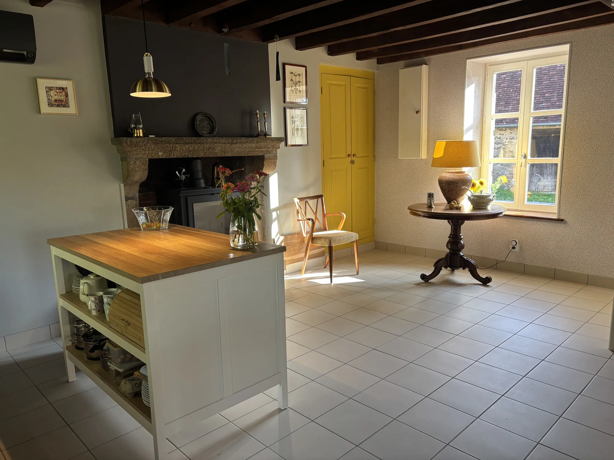 Maison rénovée avec grand terrain à Sazeray dans un cadre rural paisible 