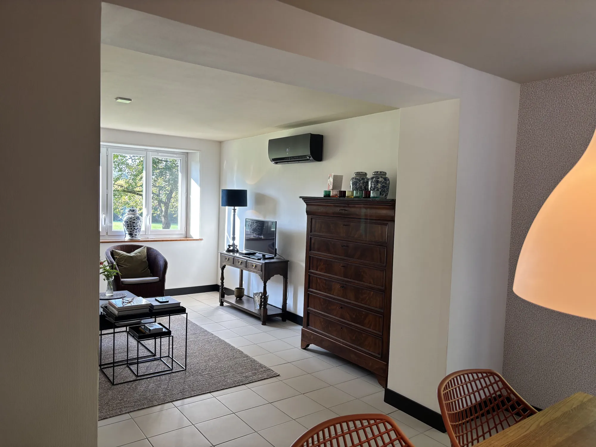 Maison rénovée avec grand terrain à Sazeray dans un cadre rural paisible 