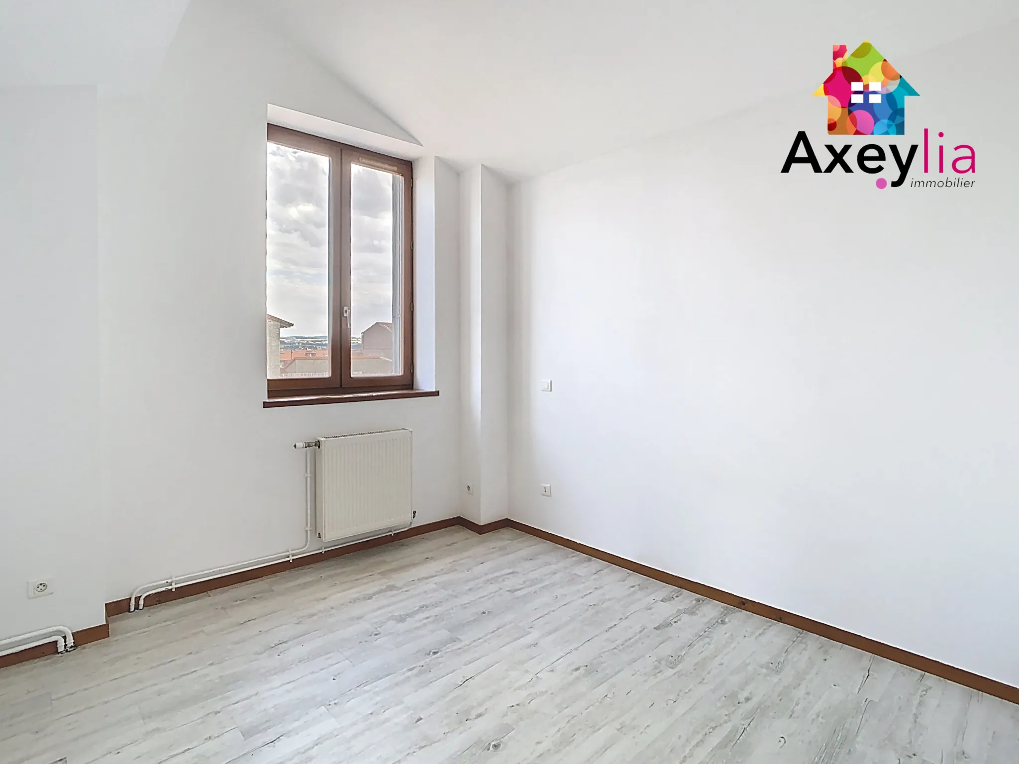 Appartement T4 avec cave au dernier étage à Le Coteau – Résidence sécurisée 