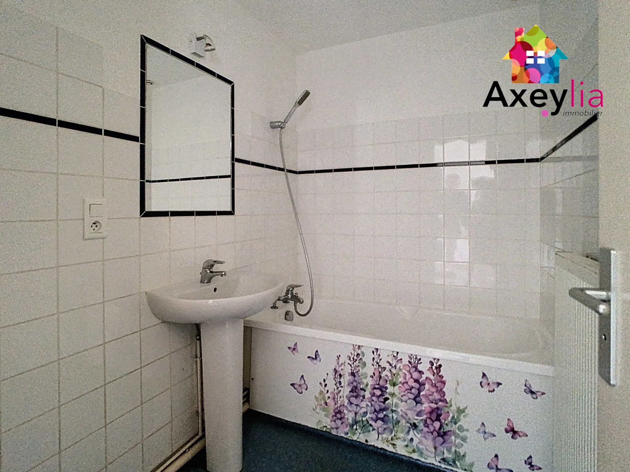 Appartement T4 avec cave au dernier étage à Le Coteau – Résidence sécurisée 