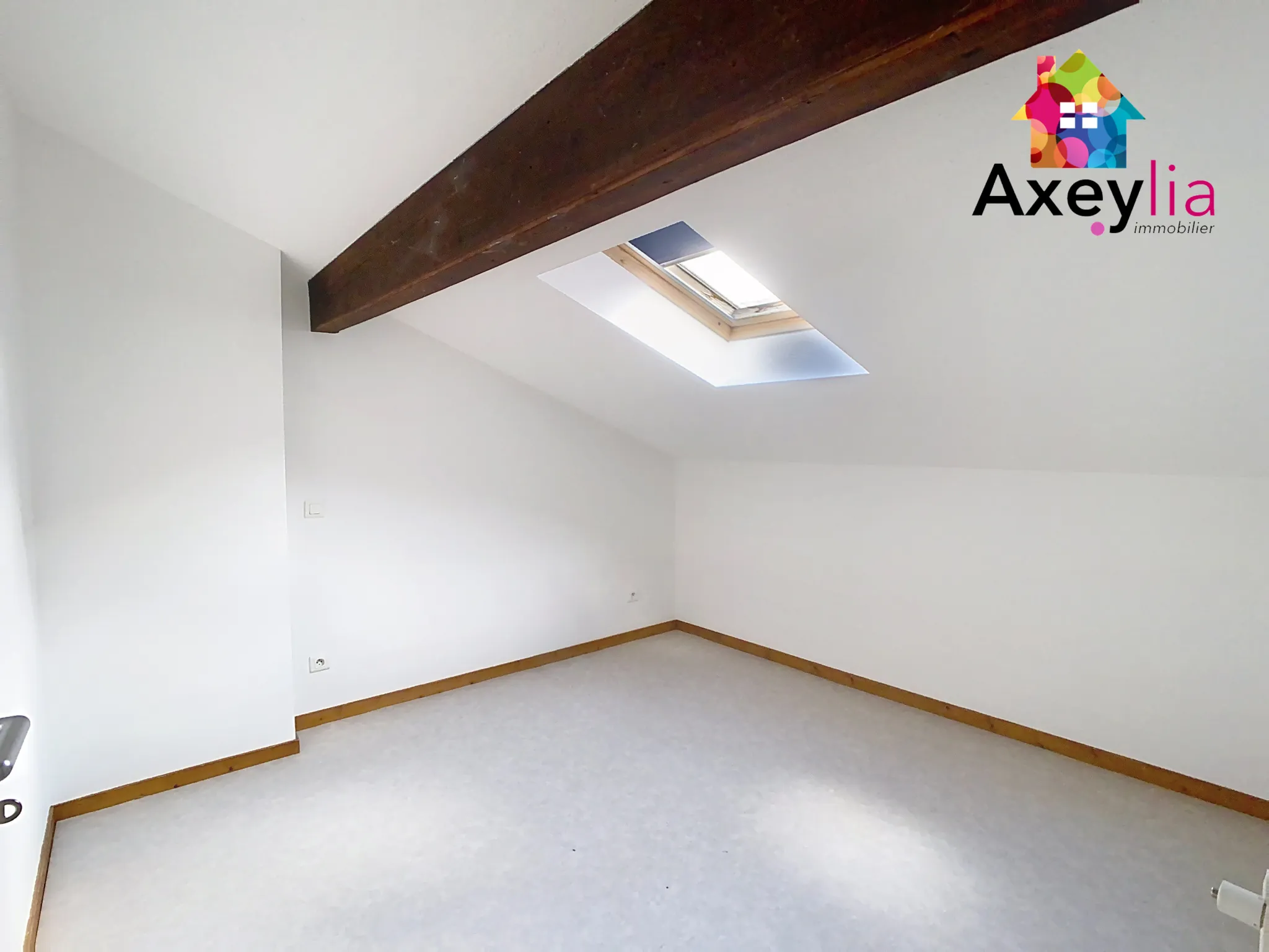 Appartement T4 avec cave au dernier étage à Le Coteau – Résidence sécurisée 