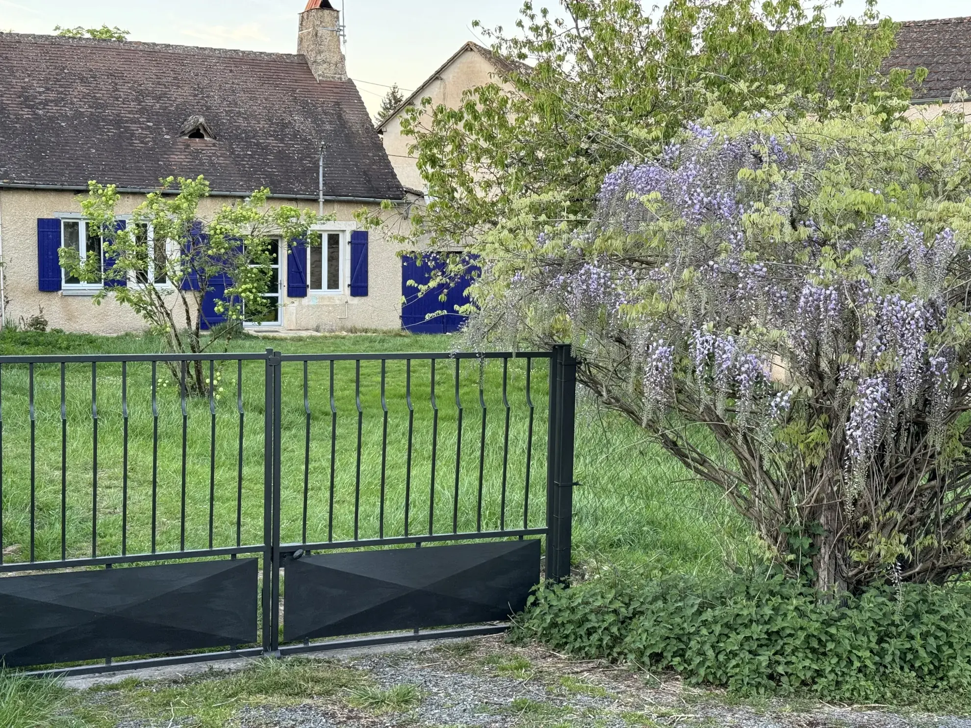 A vendre gîte rénové avec jardin à Limeyrat, Dordogne, proche sites touristiques 