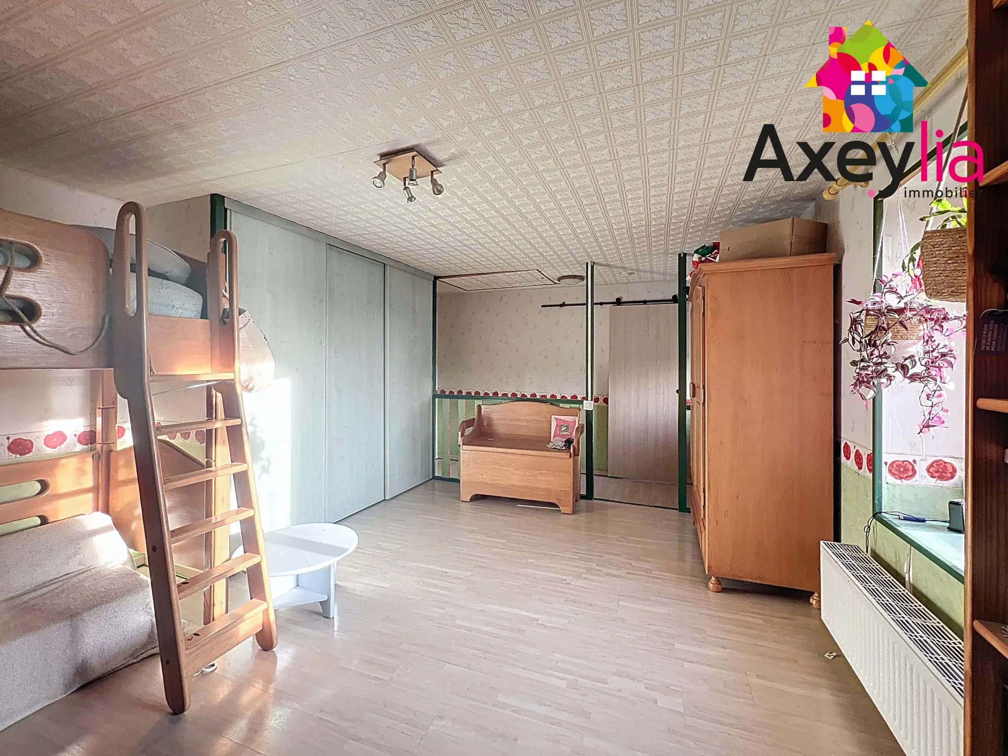 Belle maison de 268 m² avec 5 chambres à Iguerande, calme et espace 