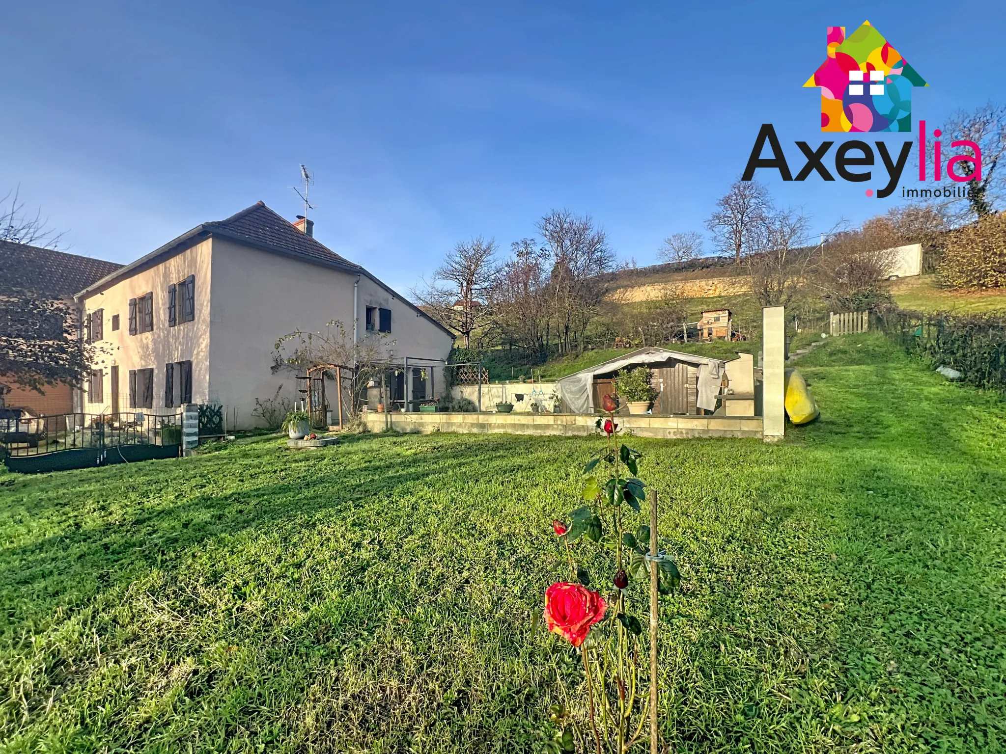 Belle maison de 268 m² avec 5 chambres à Iguerande, calme et espace