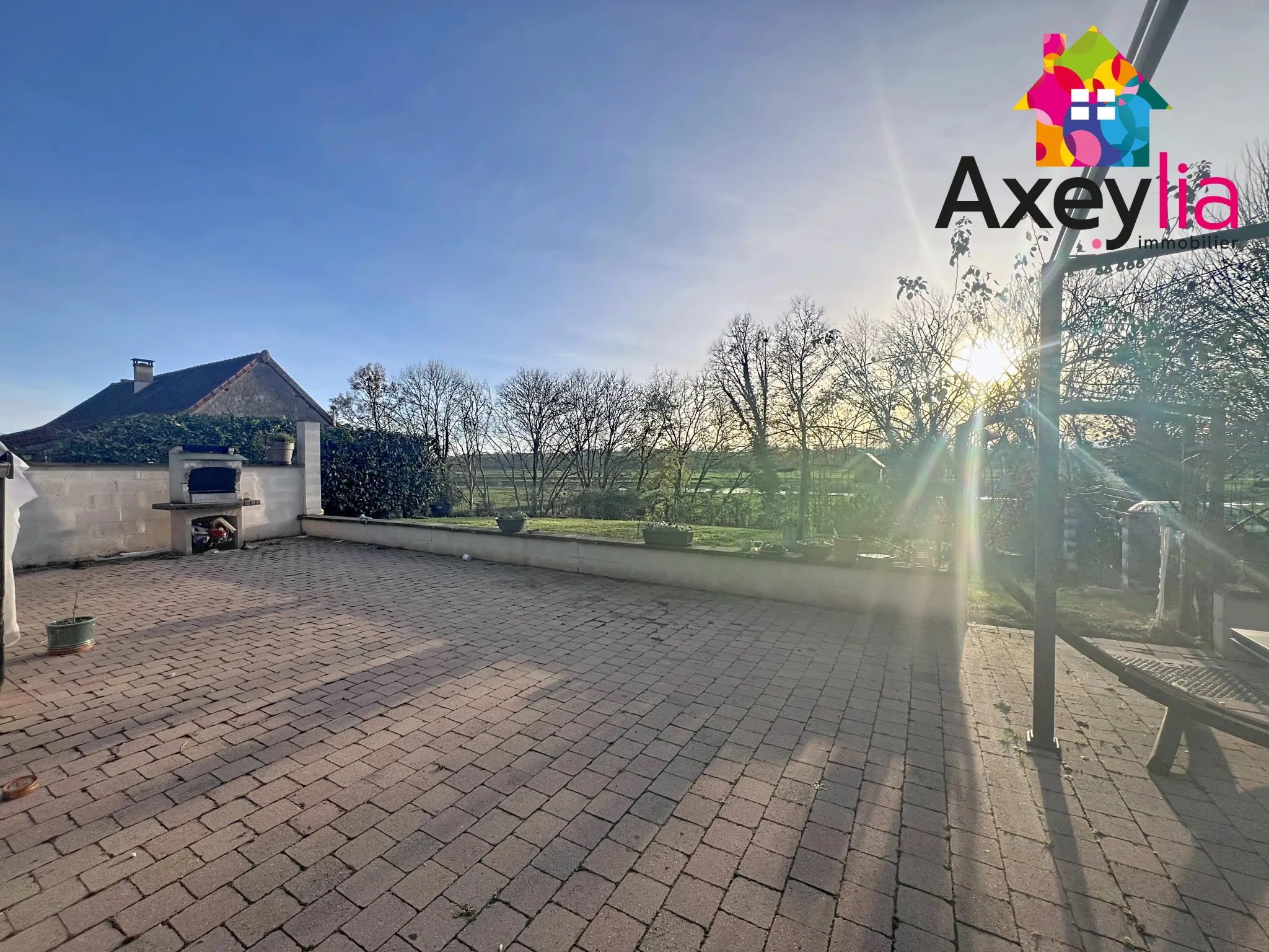 Belle maison de 268 m² avec 5 chambres à Iguerande, calme et espace 