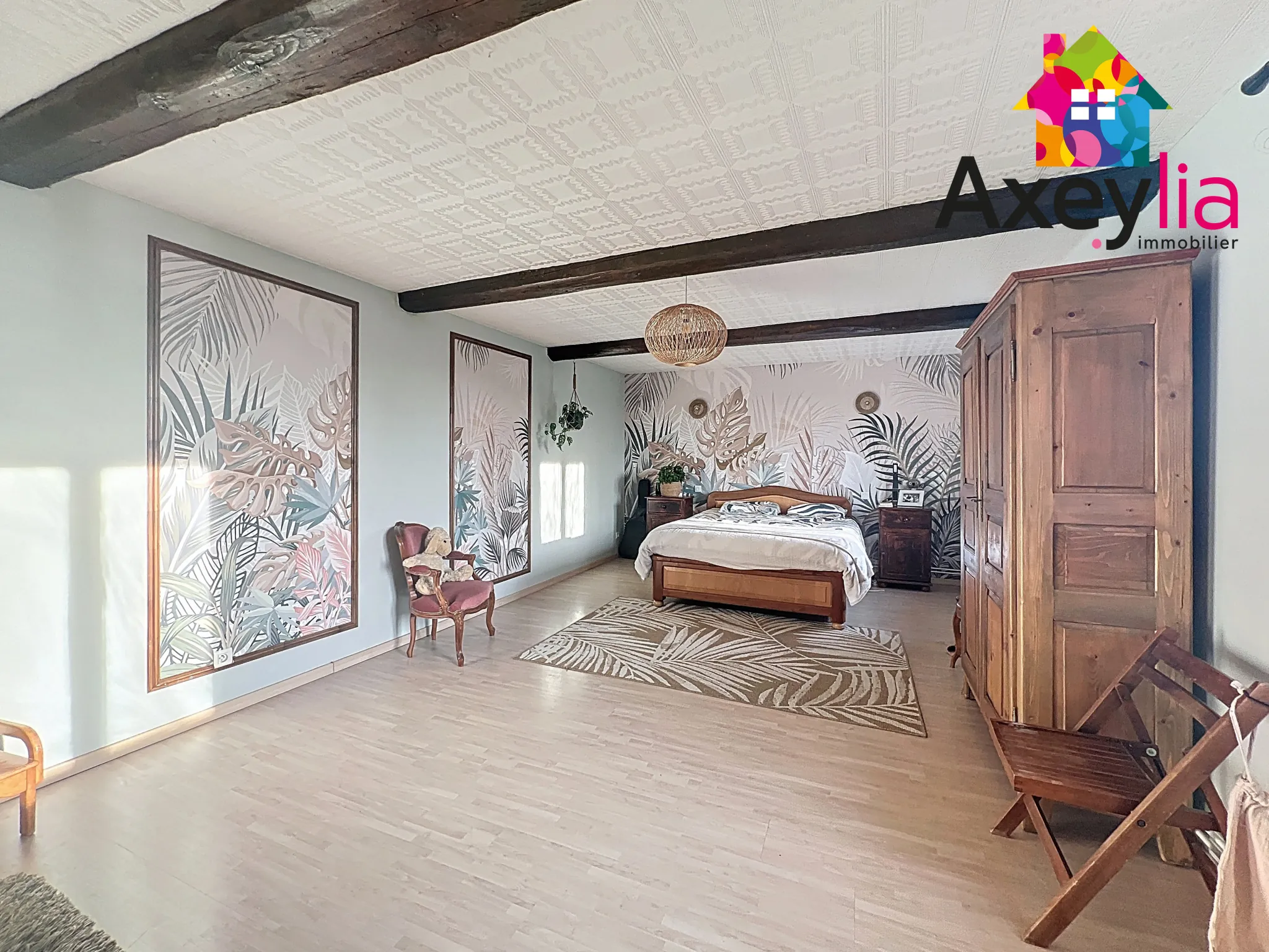 Belle maison de 268 m² avec 5 chambres à Iguerande, calme et espace 